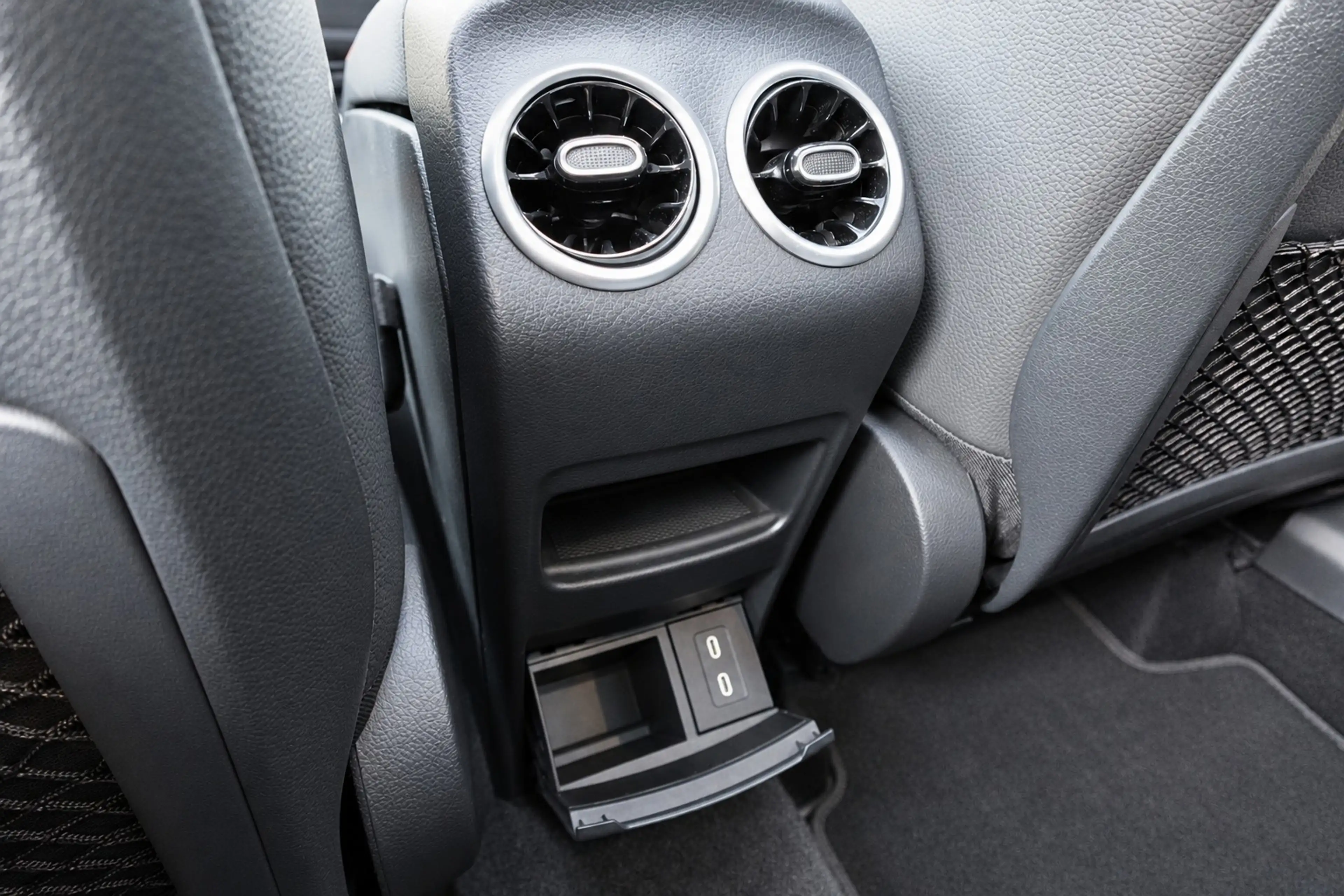 Mercedes-Benz GLA 180 AMG PANO KEYLESS HUD SFEER — photo 7