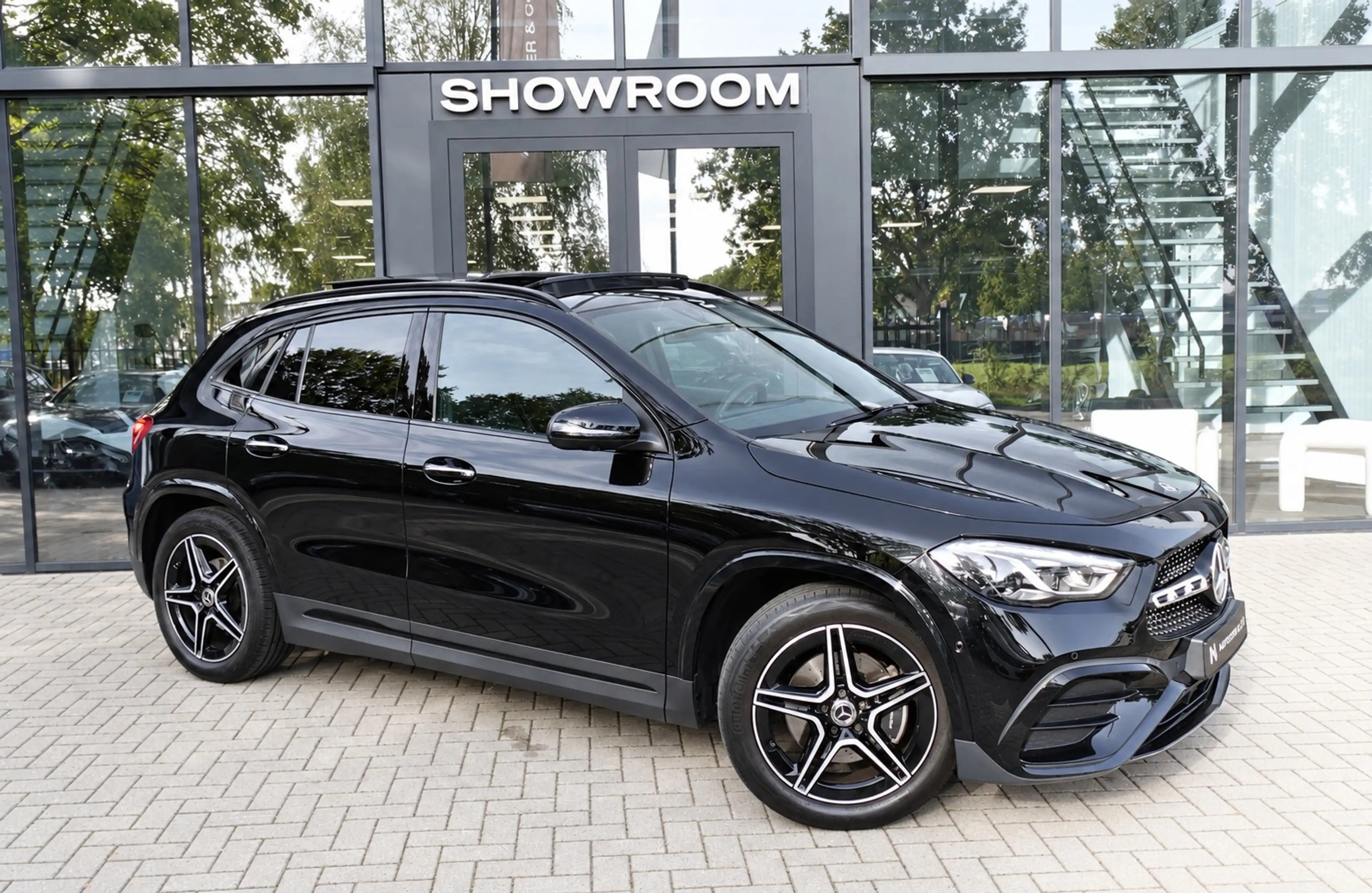 Mercedes-Benz GLA 180 AMG PANO KEYLESS HUD SFEER — photo 3