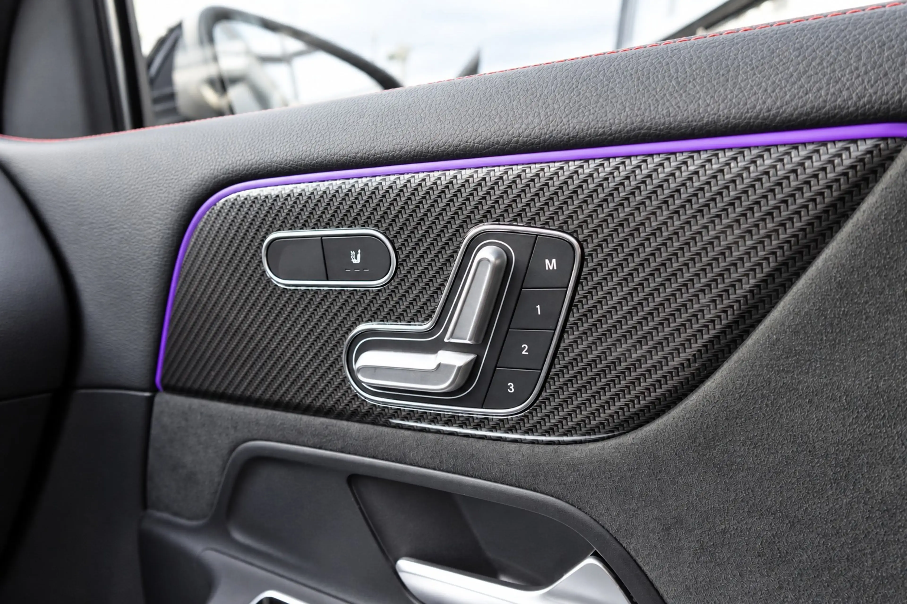 Mercedes-Benz GLA 180 AMG PANO KEYLESS HUD SFEER — photo 15