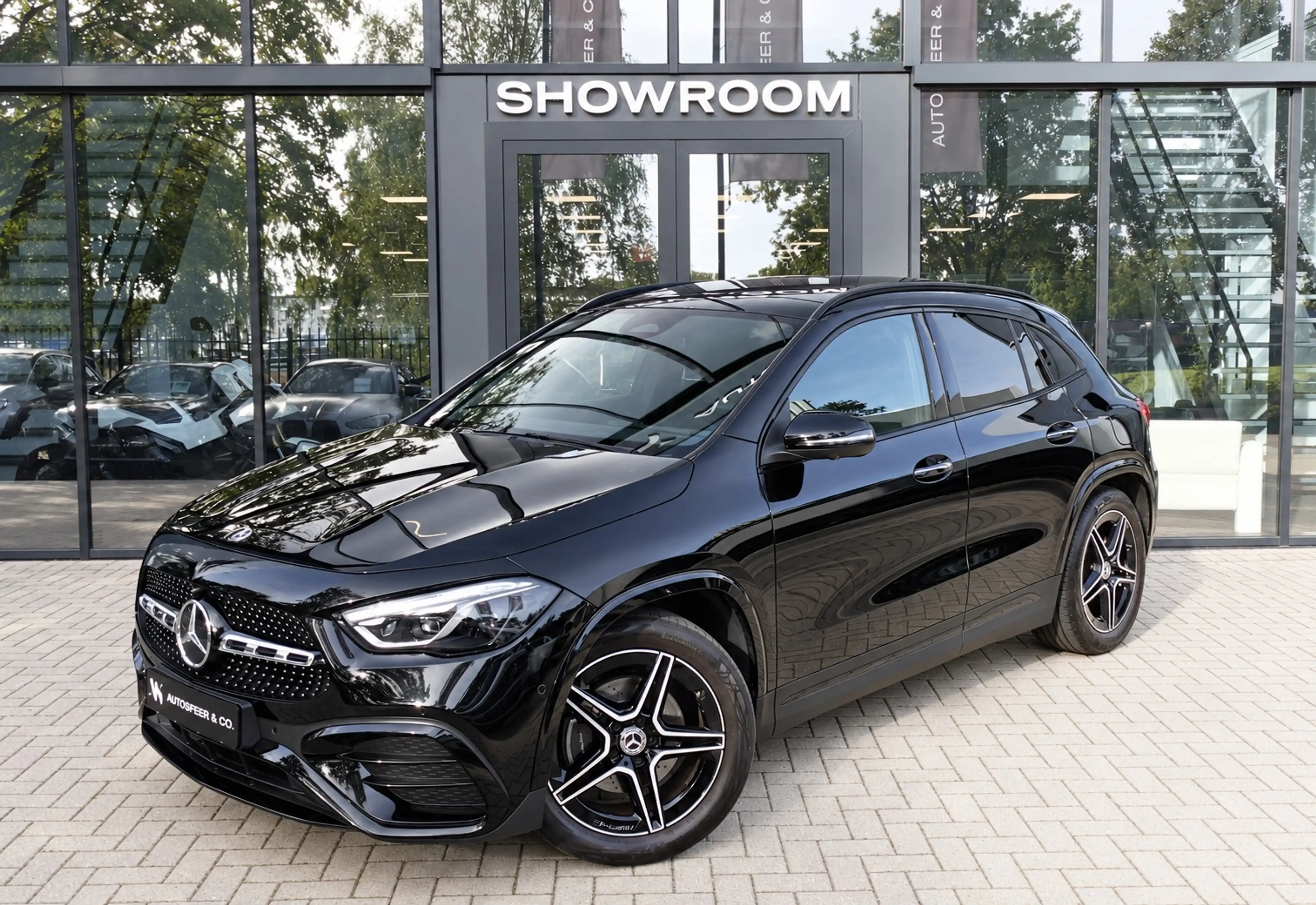 Mercedes-Benz GLA 180 AMG PANO KEYLESS HUD SFEER