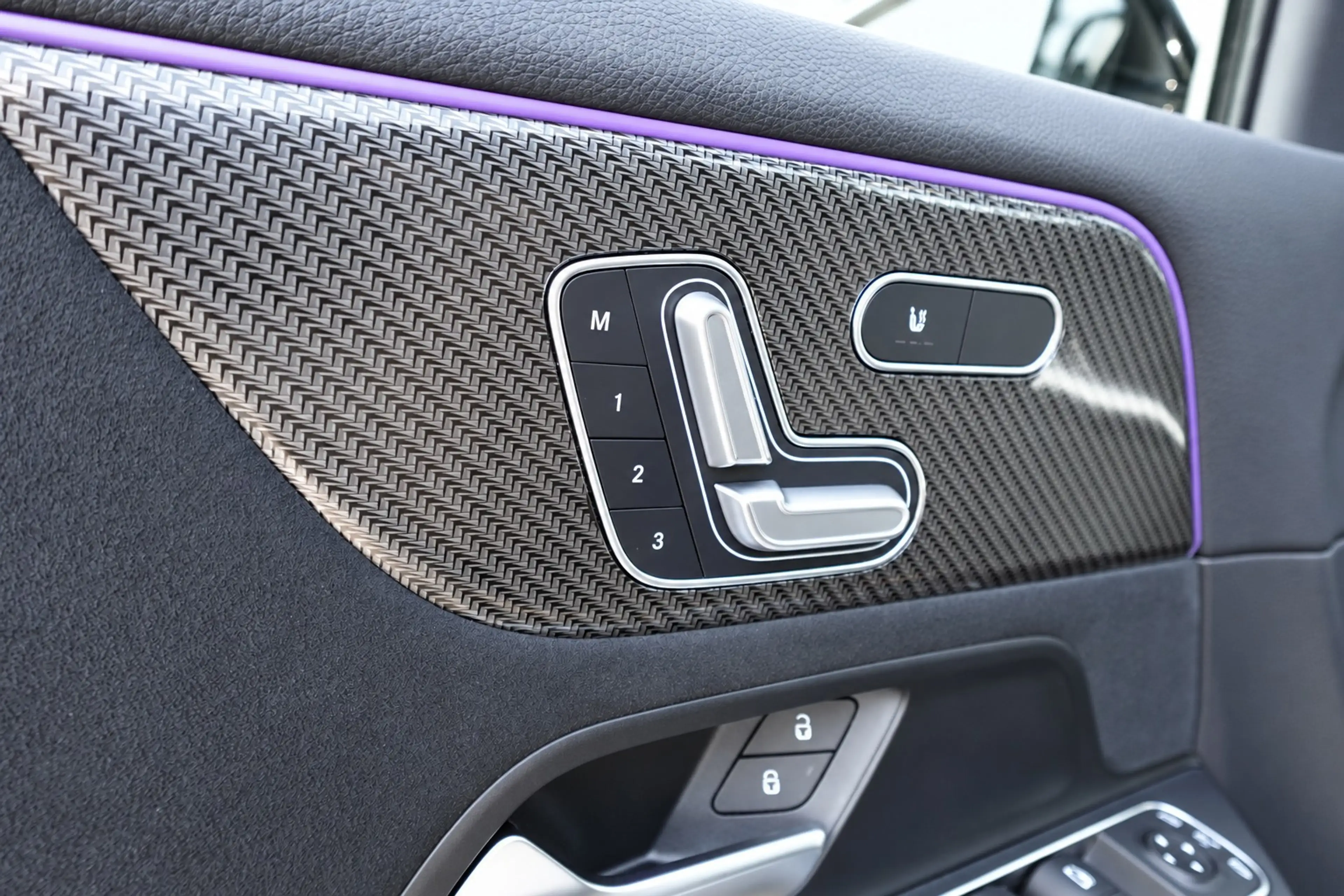 Mercedes-Benz GLA 180 AMG PANO KEYLESS HUD SFEER — photo 13