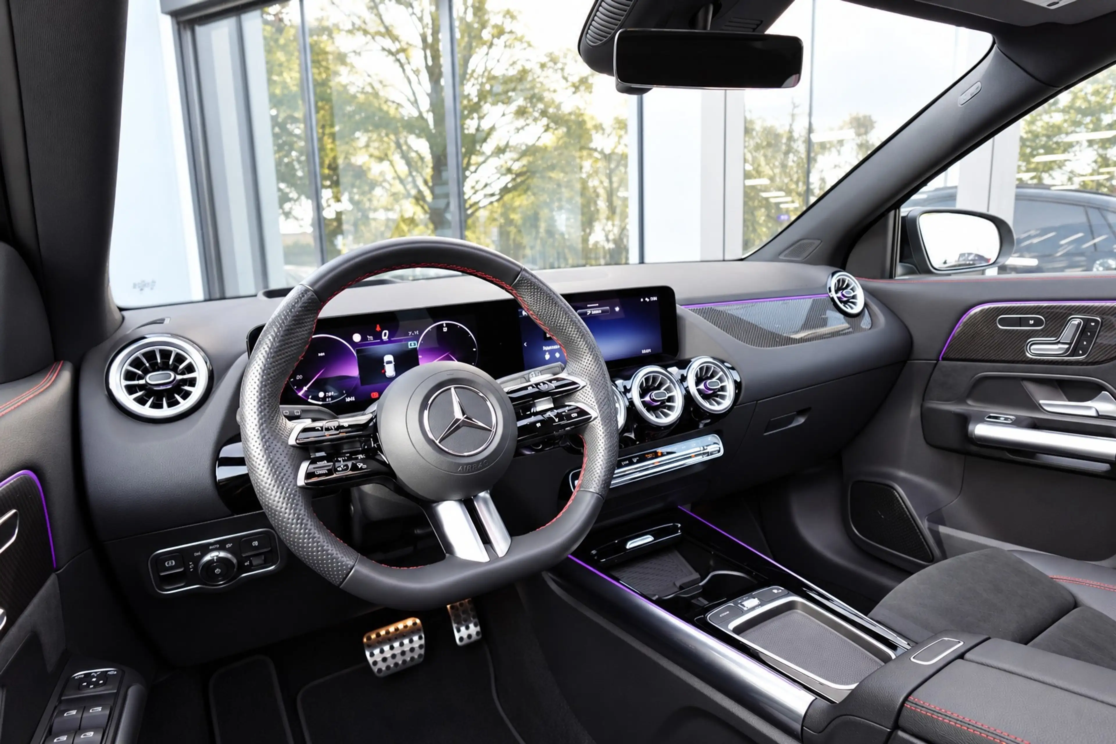 Mercedes-Benz GLA 180 AMG PANO KEYLESS HUD SFEER — photo 4
