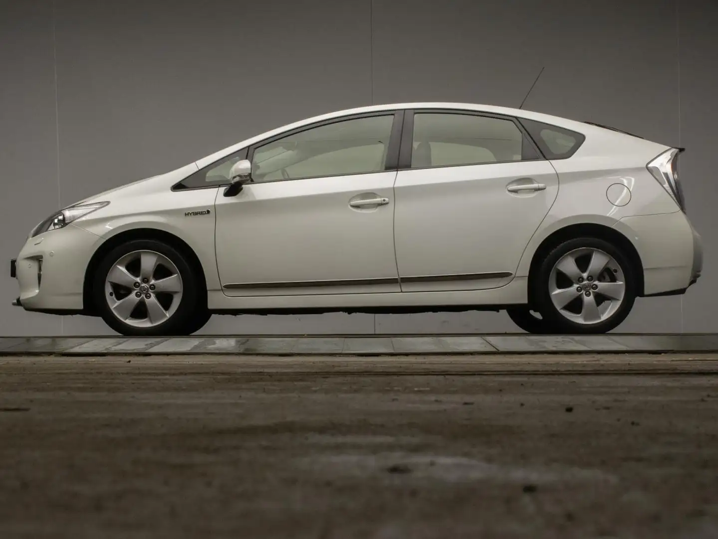 Toyota Prius 1.8 Executive Business (NAVI,LED,CRUISE,CAMERA,STO Wit - 1