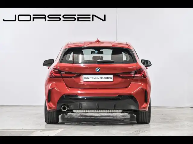 BMW 1 Series view 4