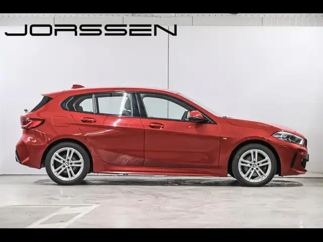 BMW 1 Series view 3