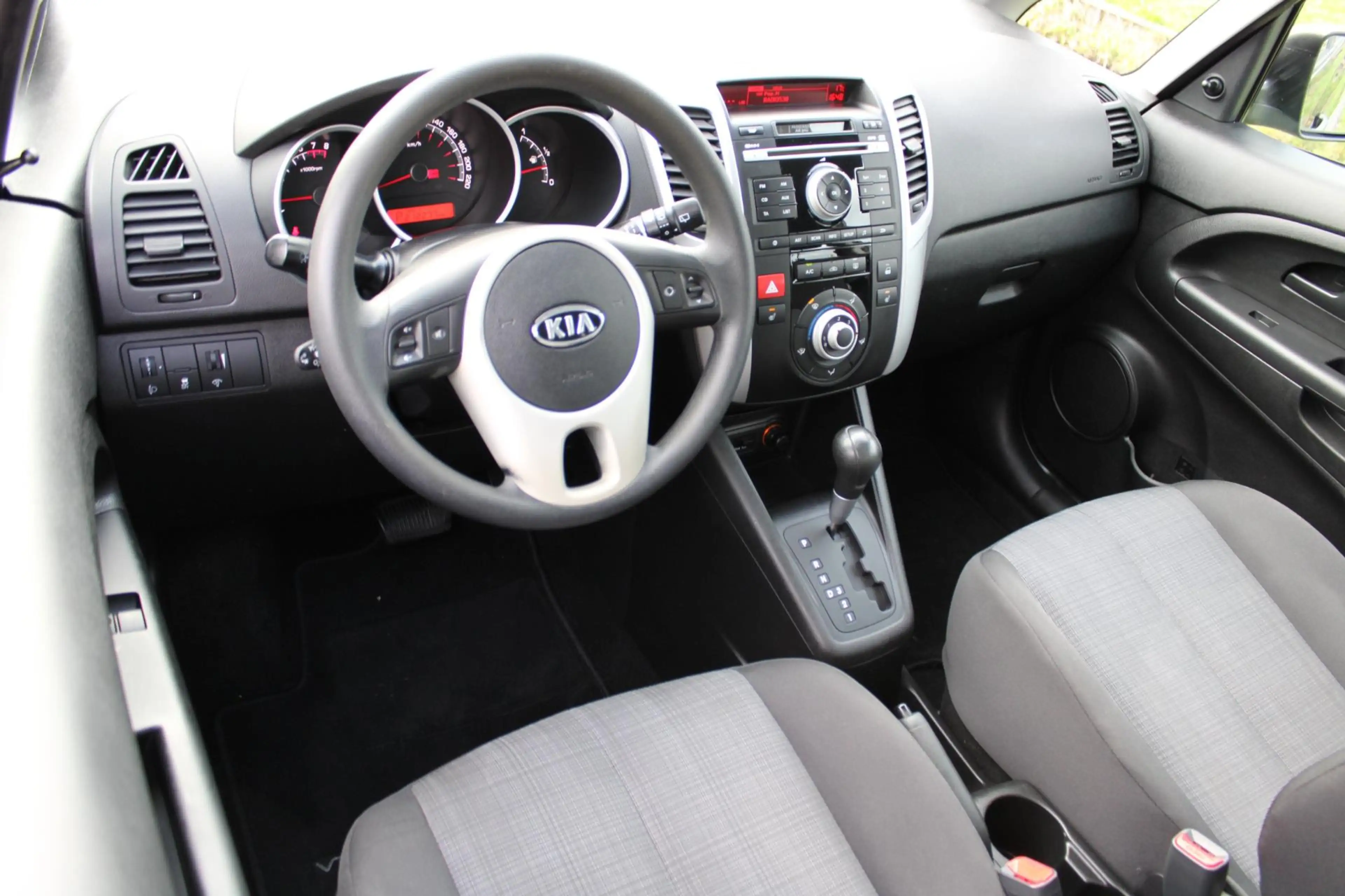 Kia Venga 1.6 CVVT X-ecutive Automaat — photo 10