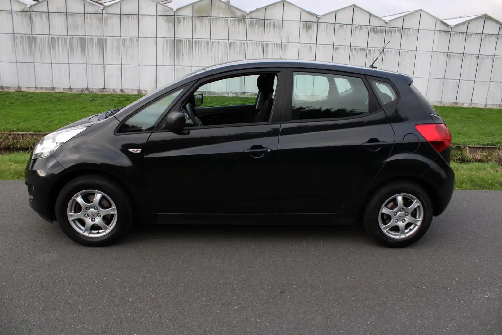 Kia Venga 1.6 CVVT X-ecutive Automaat Schwarz - 2