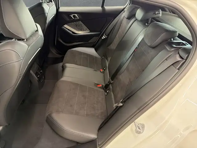 BMW 1 Series view 13