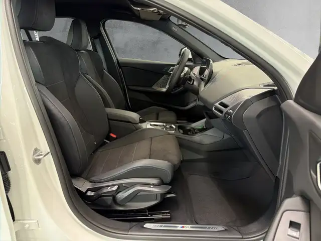 BMW 1 Series view 11