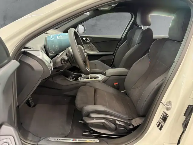 BMW 1 Series view 8