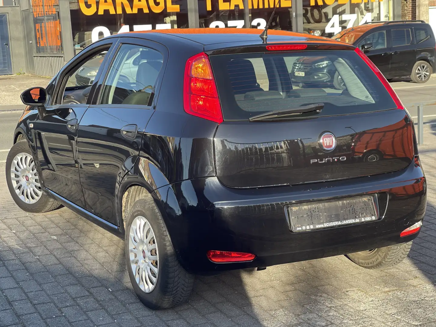 Fiat Punto 0.9 Twin air / GAR 1 An / 1er Prop / Ct Ok / Ac Czarny - 2