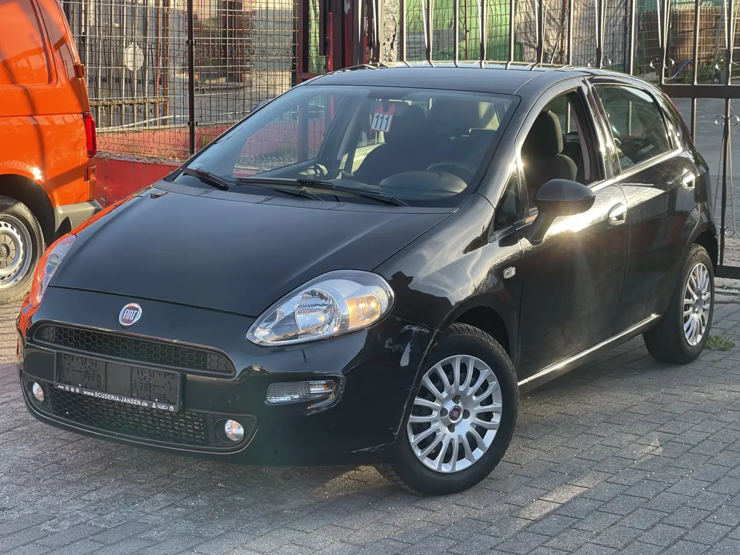 Fiat Punto 0.9 Twin air / GAR 1 An / 1er Prop / Ct Ok / Ac Czarny - 1