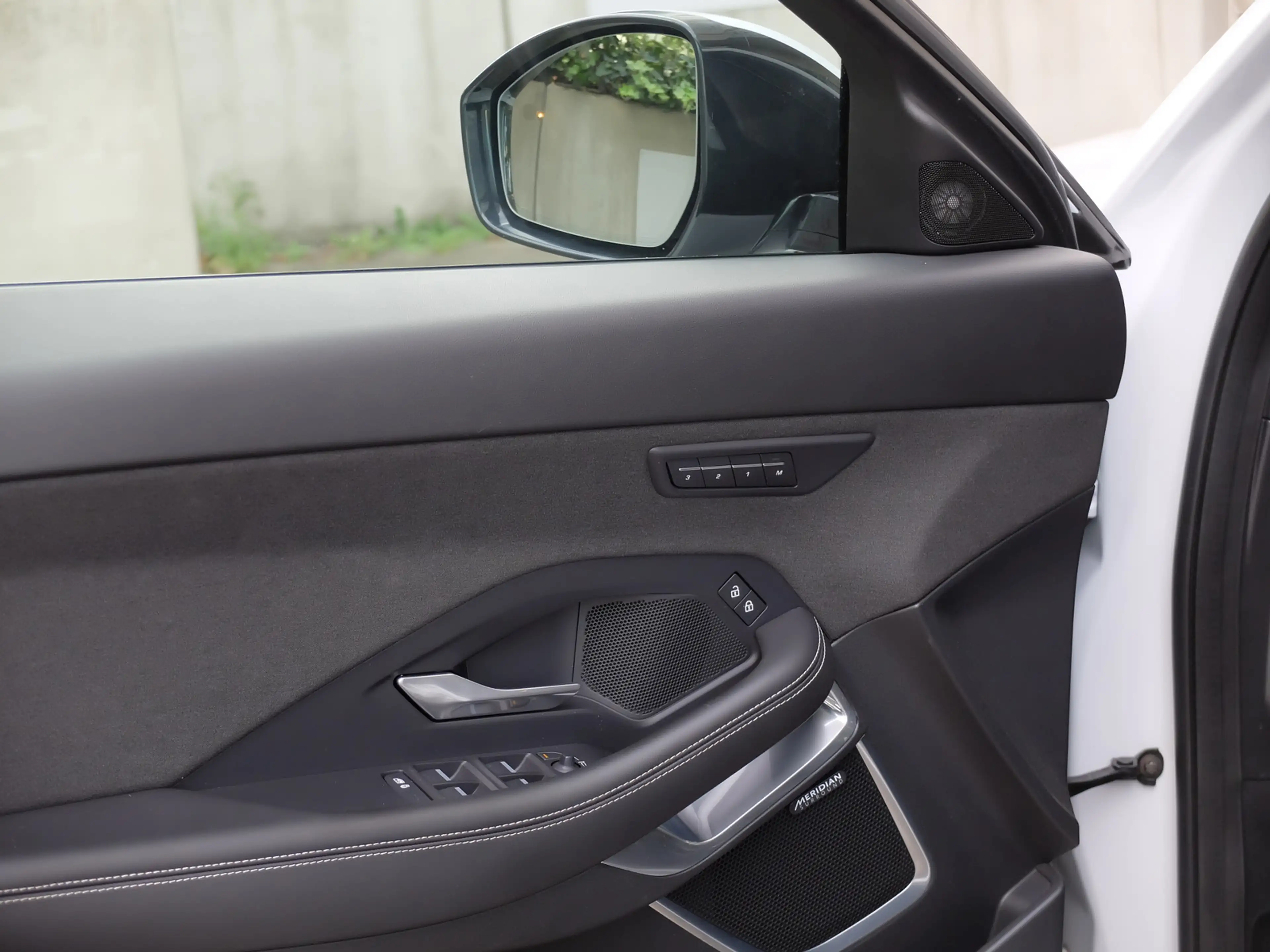 Jaguar E-Pace E-PACE R-Dynamic S AWD Plug-In Hybrid Voll — photo 10