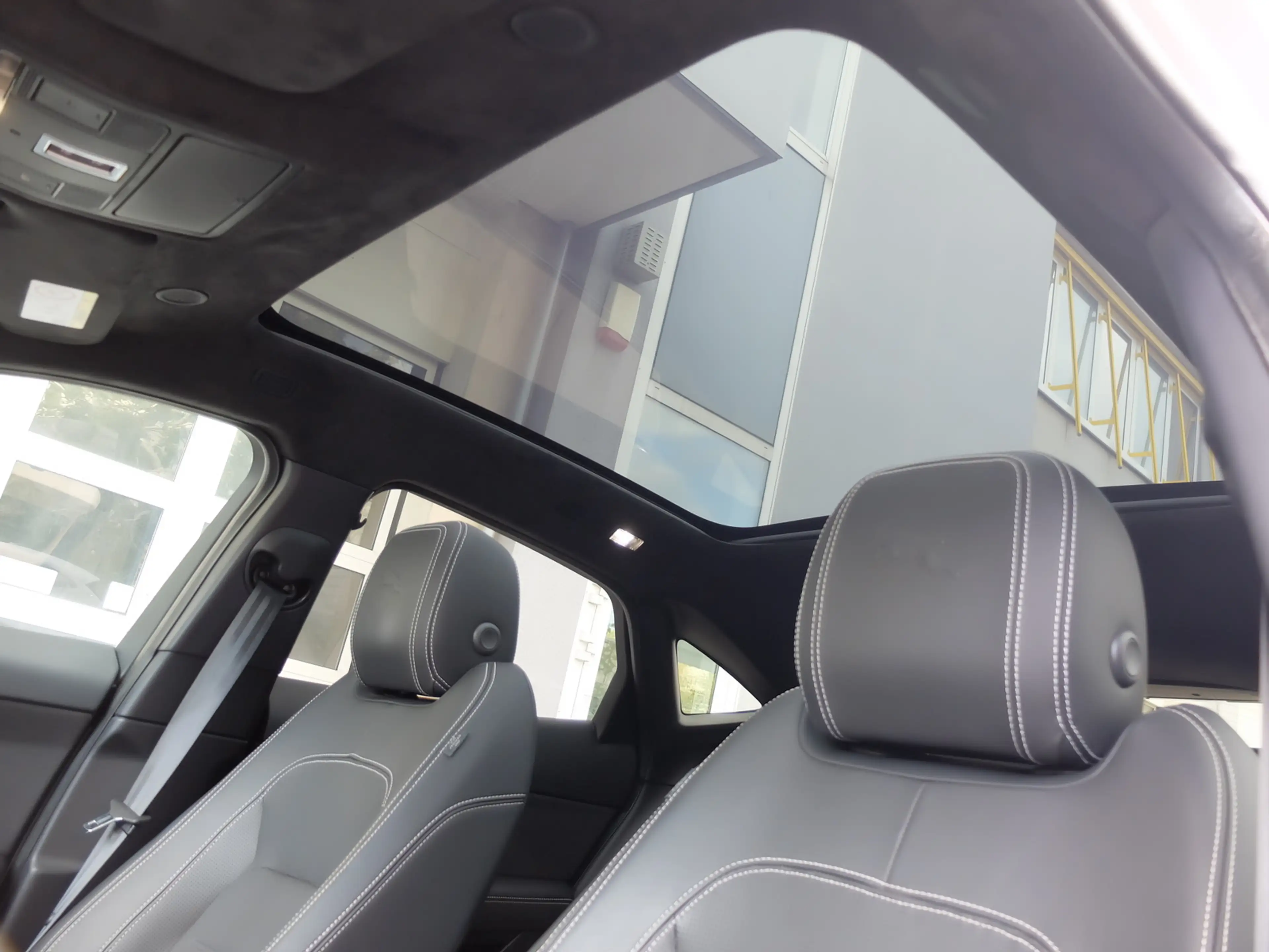 Jaguar E-Pace E-PACE R-Dynamic S AWD Plug-In Hybrid Voll — photo 13