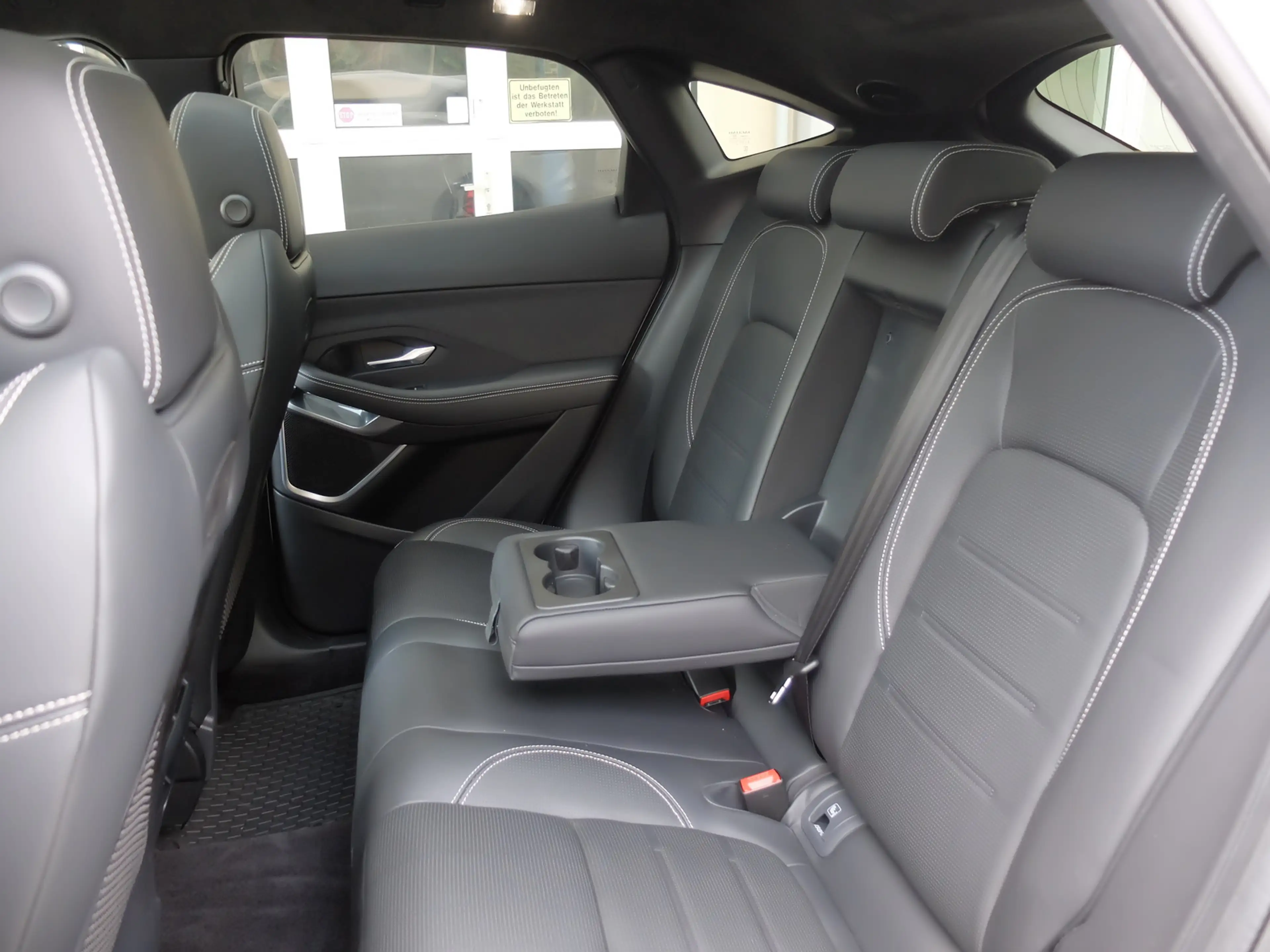 Jaguar E-Pace E-PACE R-Dynamic S AWD Plug-In Hybrid Voll — photo 14