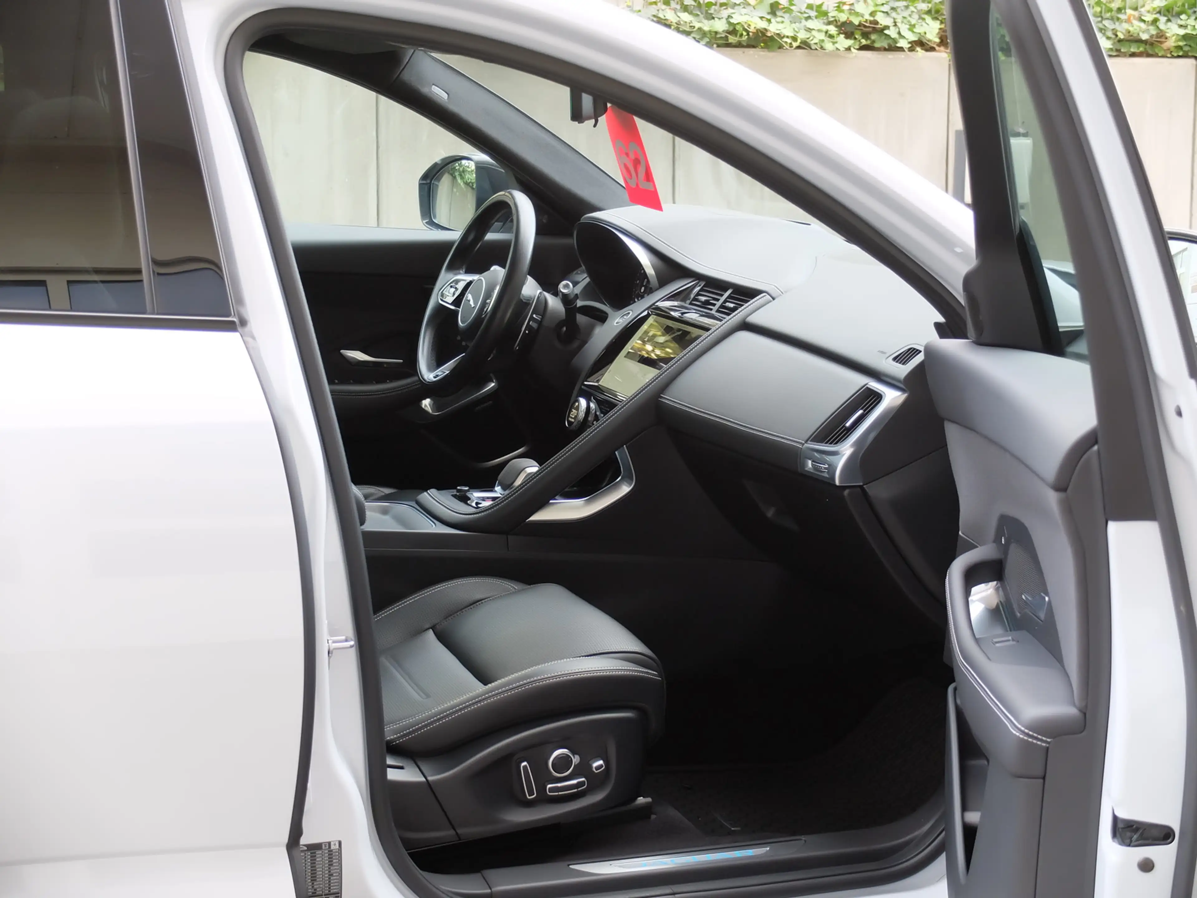 Jaguar E-Pace E-PACE R-Dynamic S AWD Plug-In Hybrid Voll — photo 15