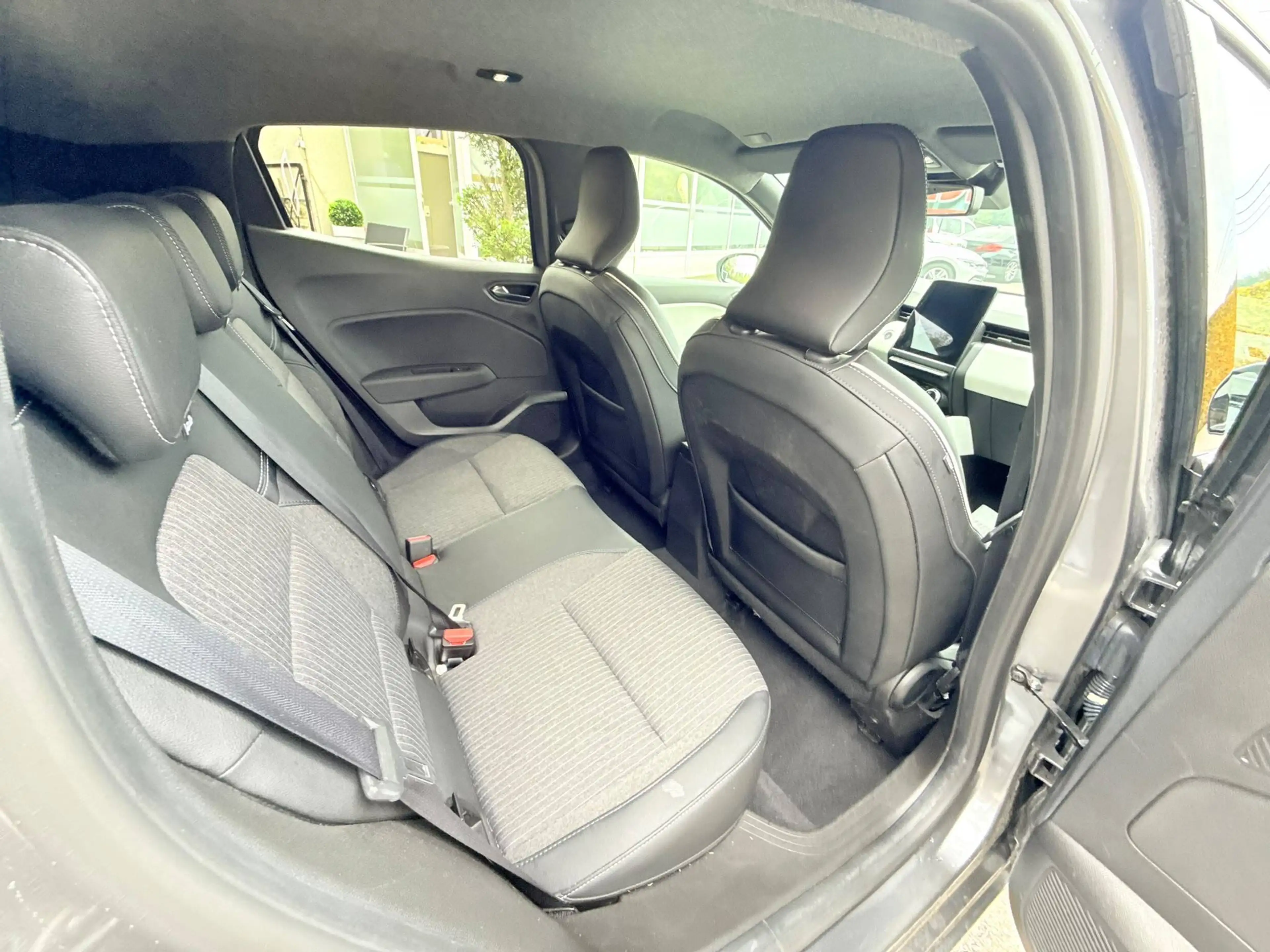 Renault Clio 1.0 TCe Techno * virtuel cockpit * Gps * Clim */* — photo 13