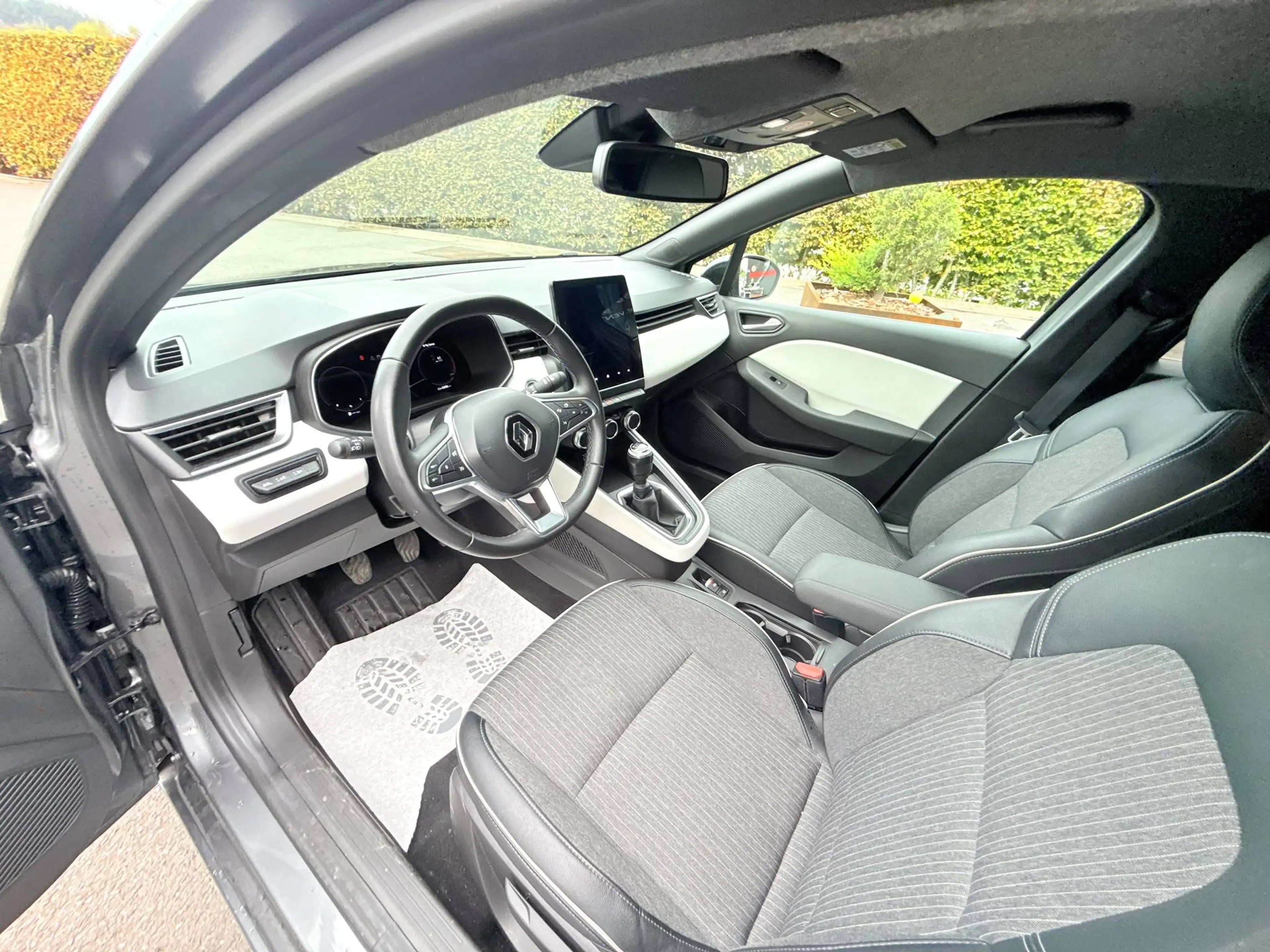 Renault Clio 1.0 TCe Techno * virtuel cockpit * Gps * Clim */* — photo 14