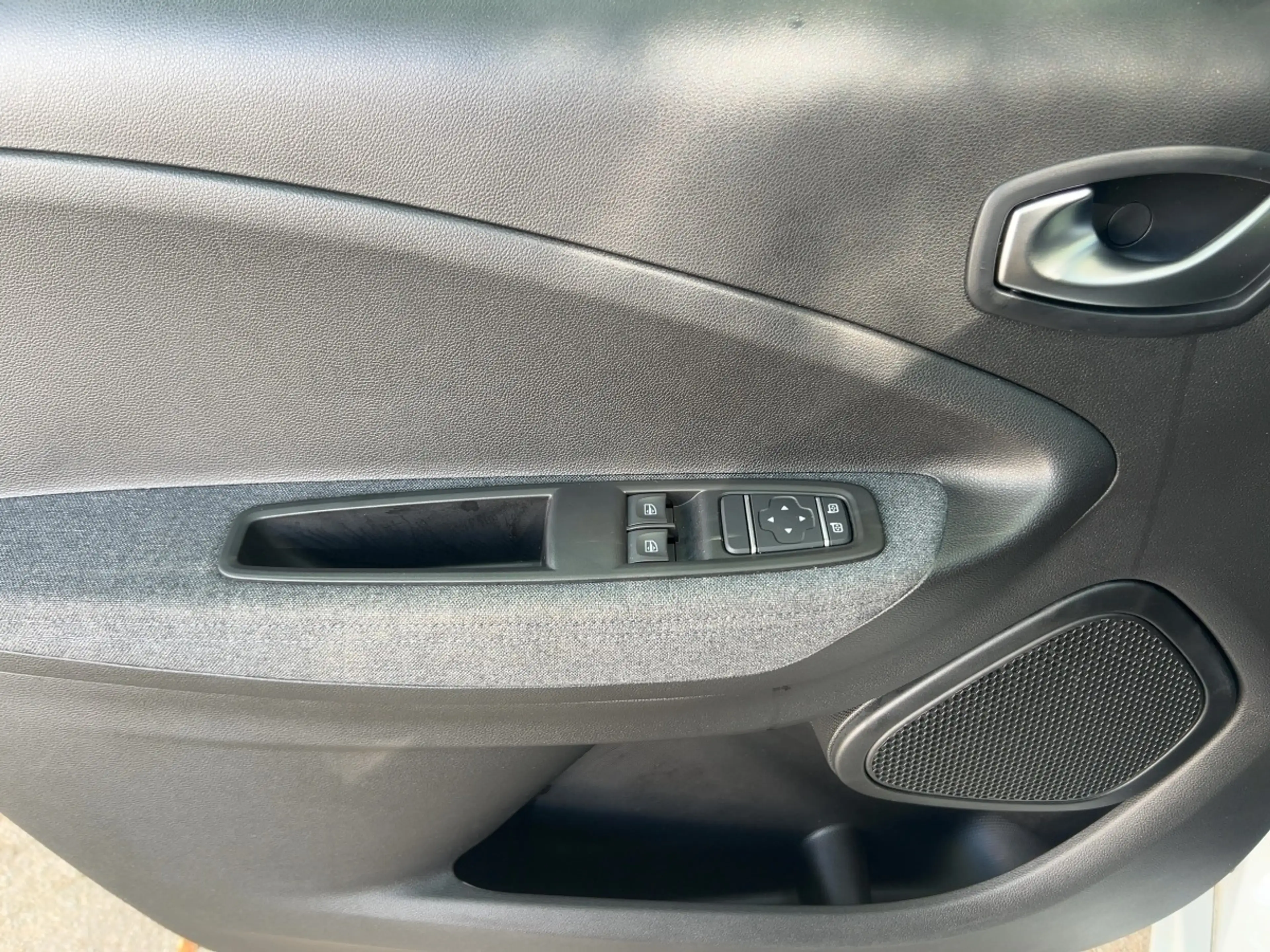 Renault ZOE Evolution EV50 110hp PDC — photo 14