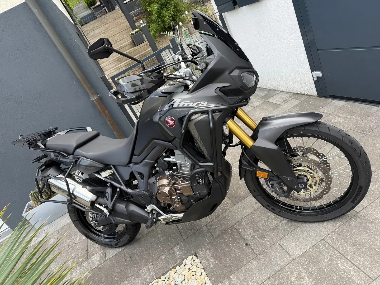 Honda CRF 1000 Africa Twin Noir - 1