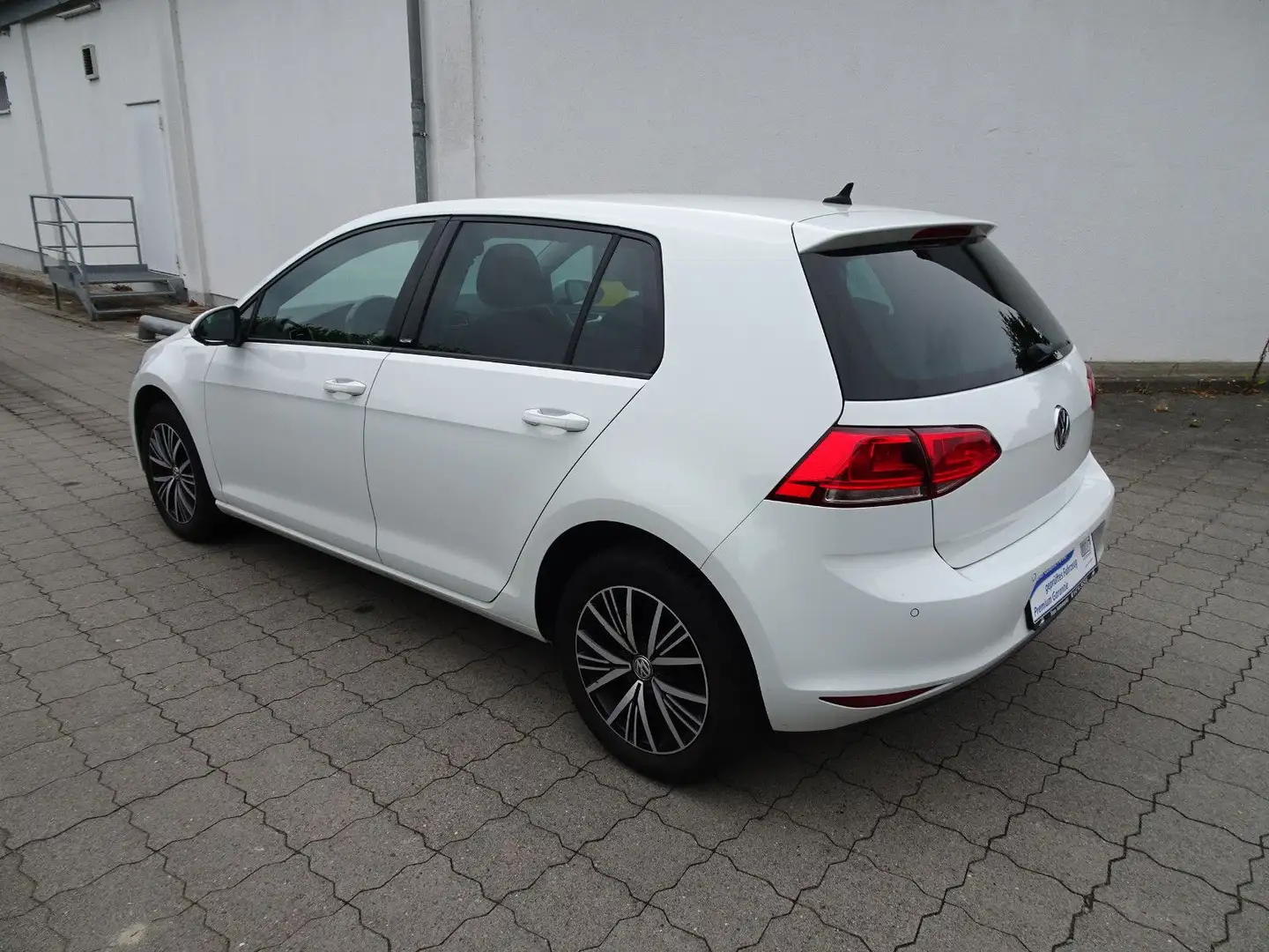 Volkswagen Golf 1.2 TSI 63kW BMT ALLSTAR / 2- Hand /Navi Weiß - 2
