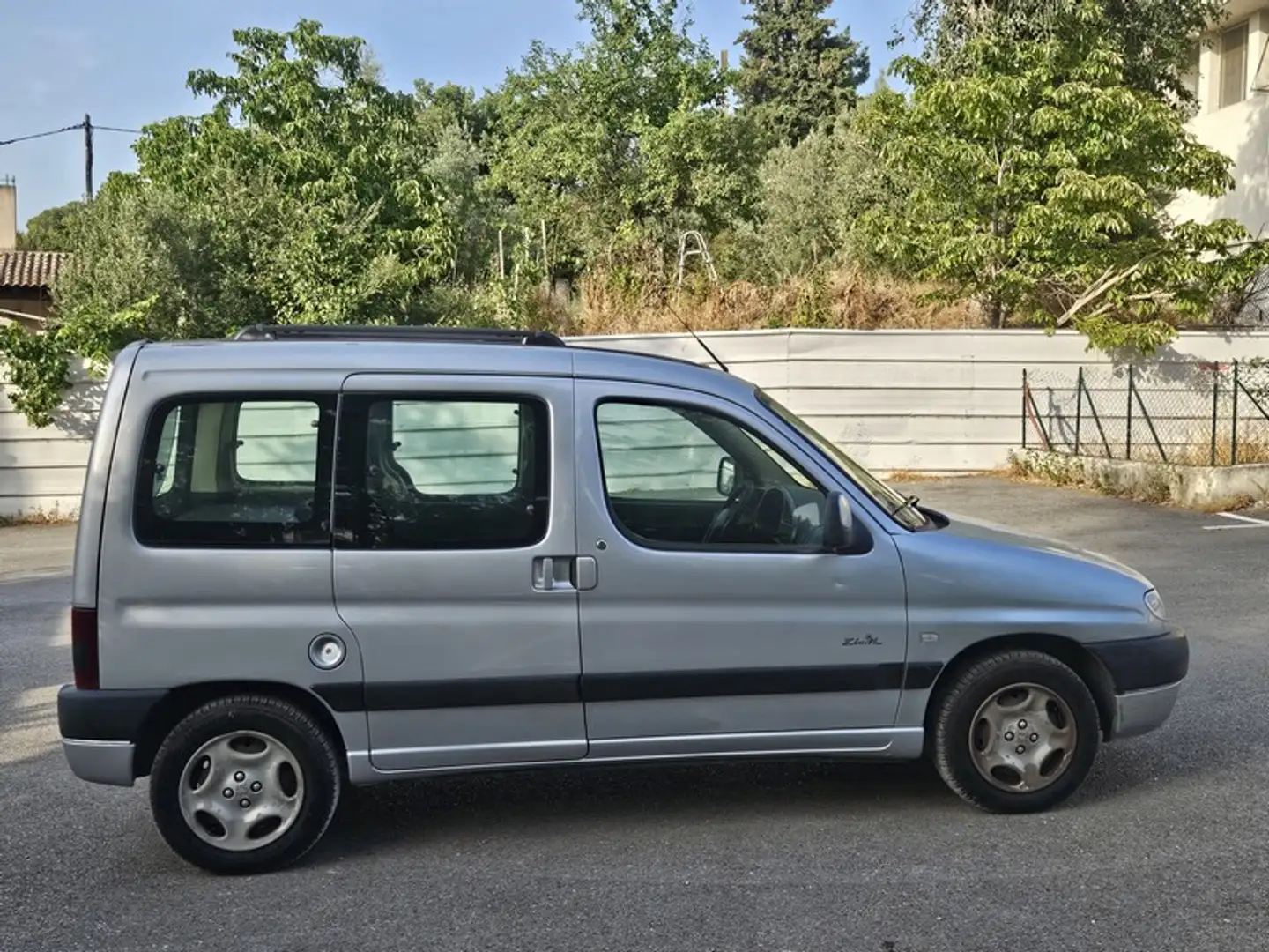 Peugeot Partner 1.6 16V Ushuaïa Grand Raid Toit Zenith Clim z - 2