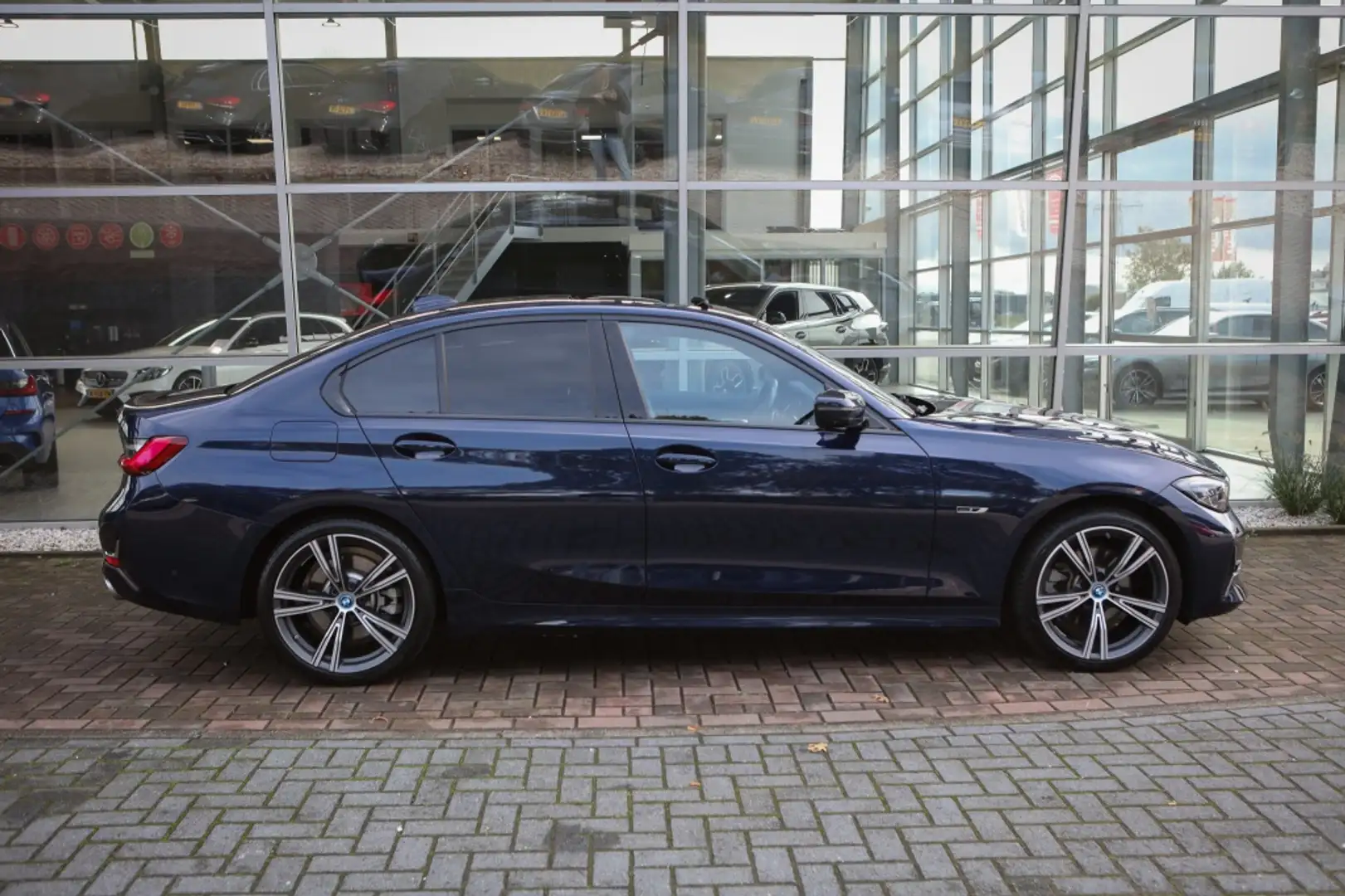 BMW 320 3-serie 320e | Laser | Schuif/Kantel | Apple Carpl Blauw - 2