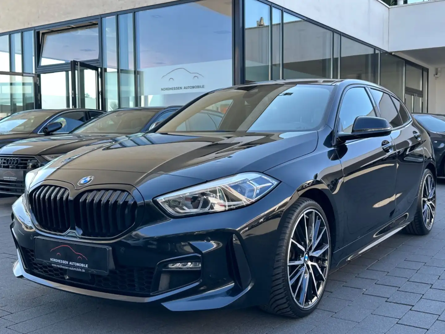 BMW 118 d Aut. M Sport Shadow-Line | Navi | 19 Zoll Nero - 1
