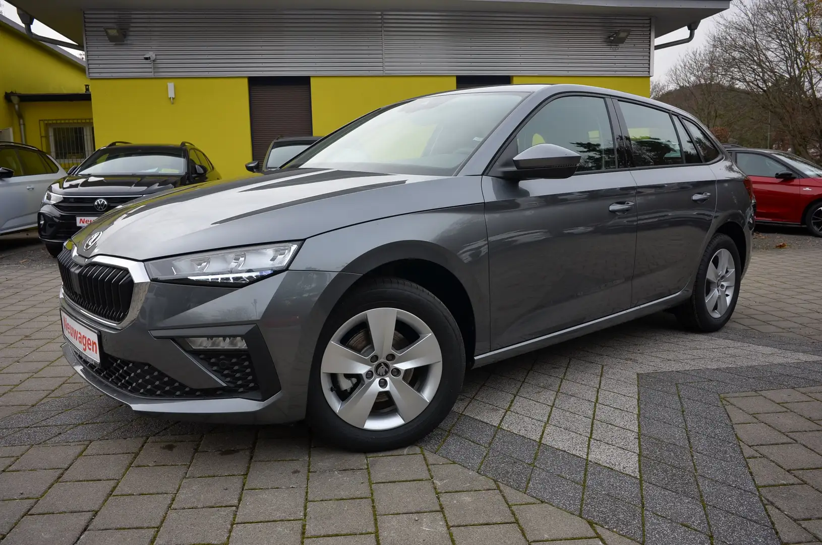 Skoda Scala 1.0 TSI 115PS 5JGAR+AHK+SHZ+KAMERA+PDCv+h Grau - 1