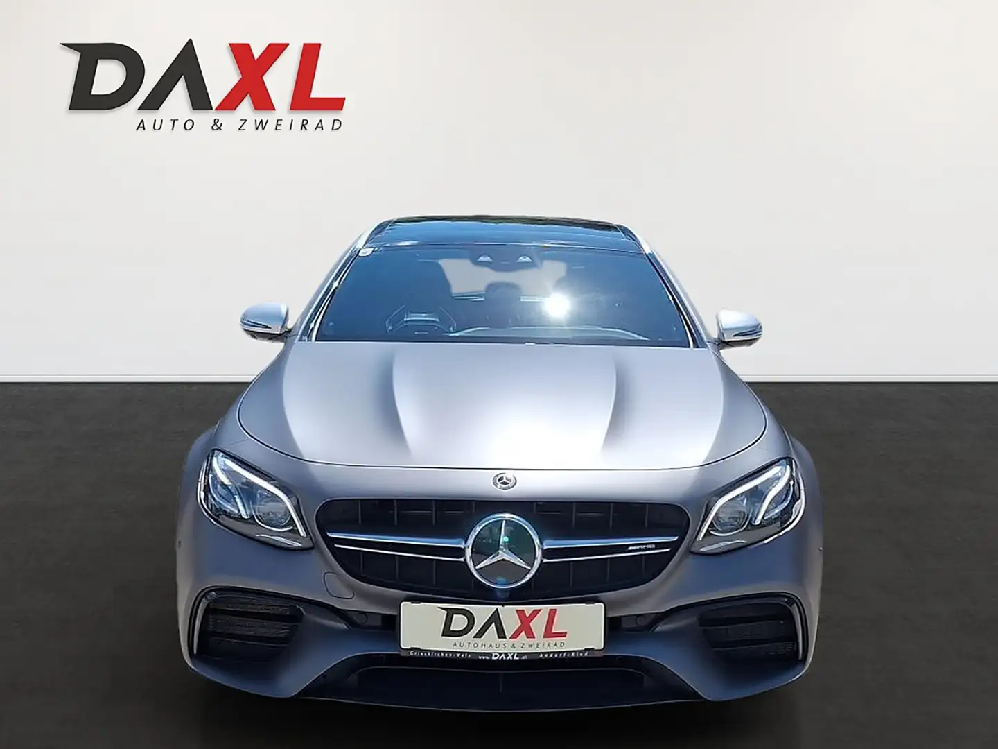 Mercedes-Benz E 63 AMG T 4MATIC+ Aut. Grau - 2