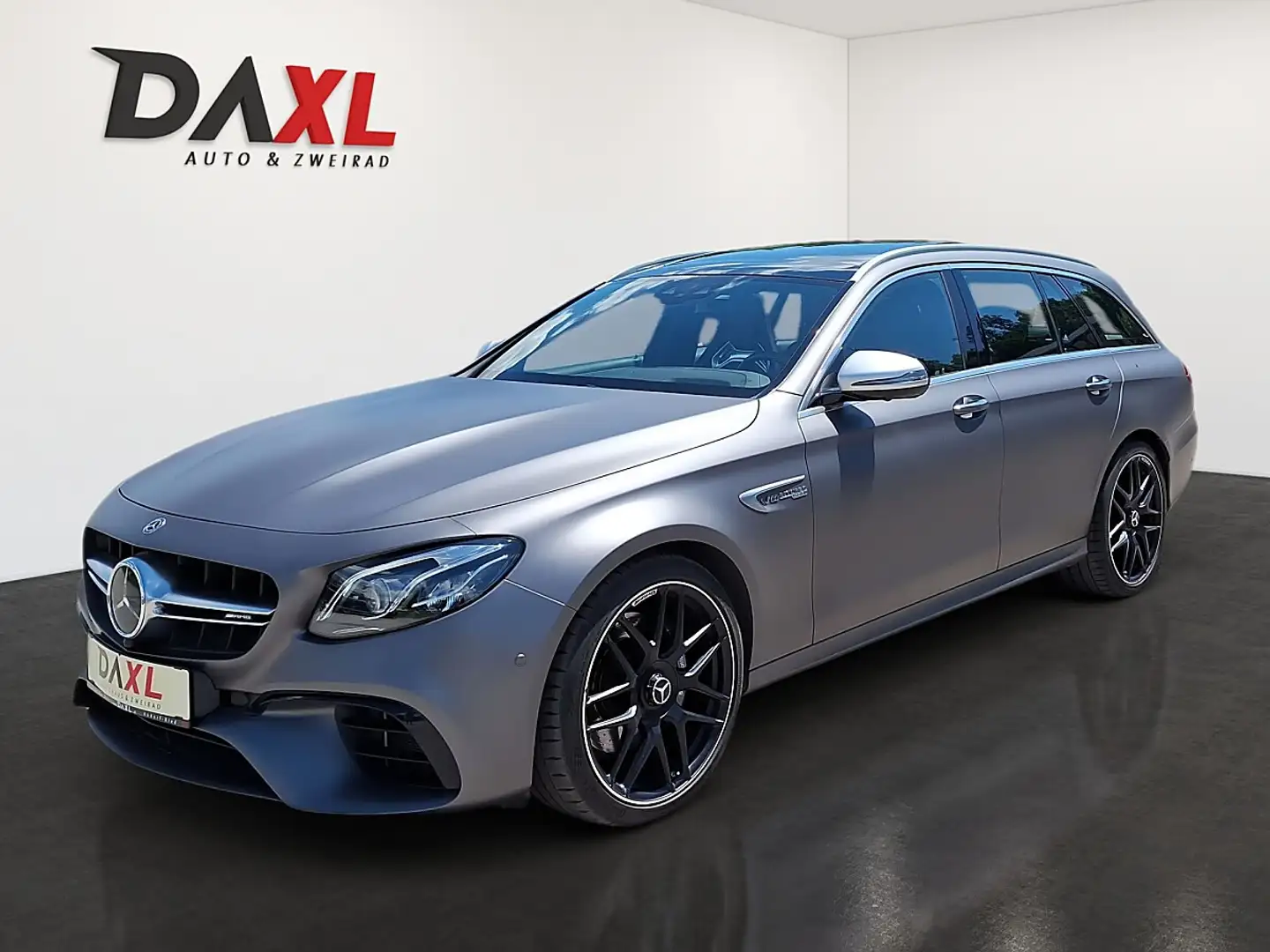 Mercedes-Benz E 63 AMG T 4MATIC+ Aut. Grau - 1