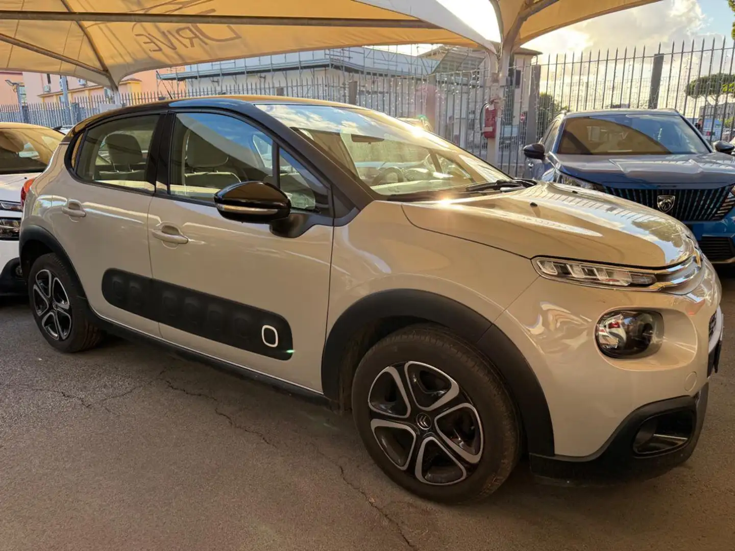 Citroen C3 SHINE Beige - 1