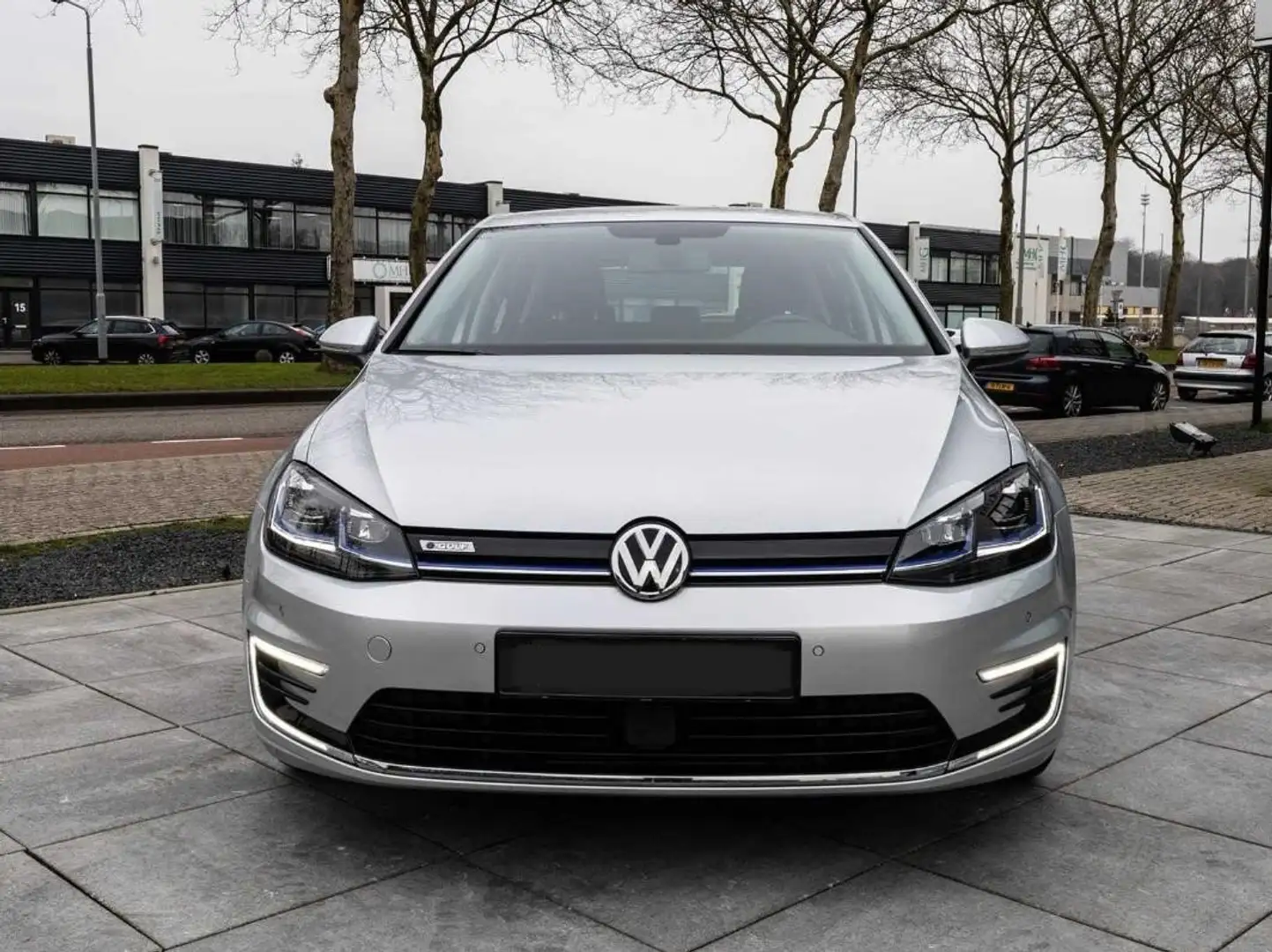 Volkswagen e-Golf Golf e-Golf Plateado - 2