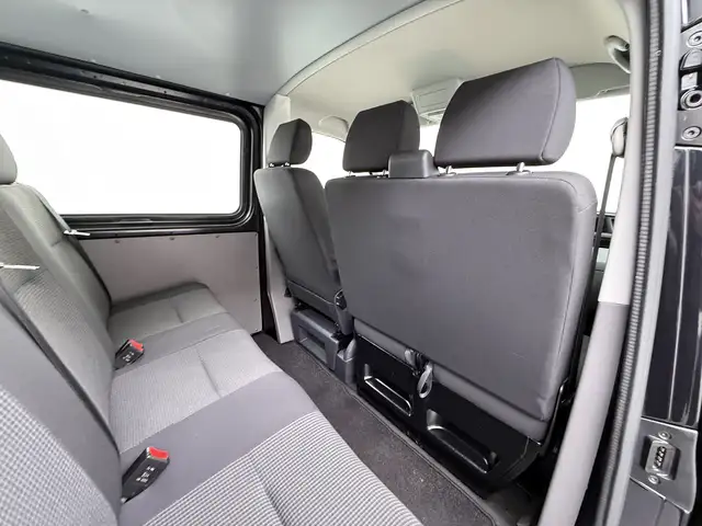 Volkswagen Transporter view 12