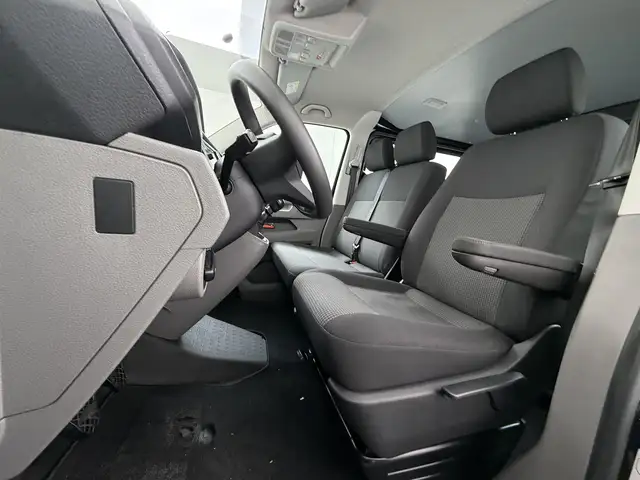 Volkswagen Transporter view 9