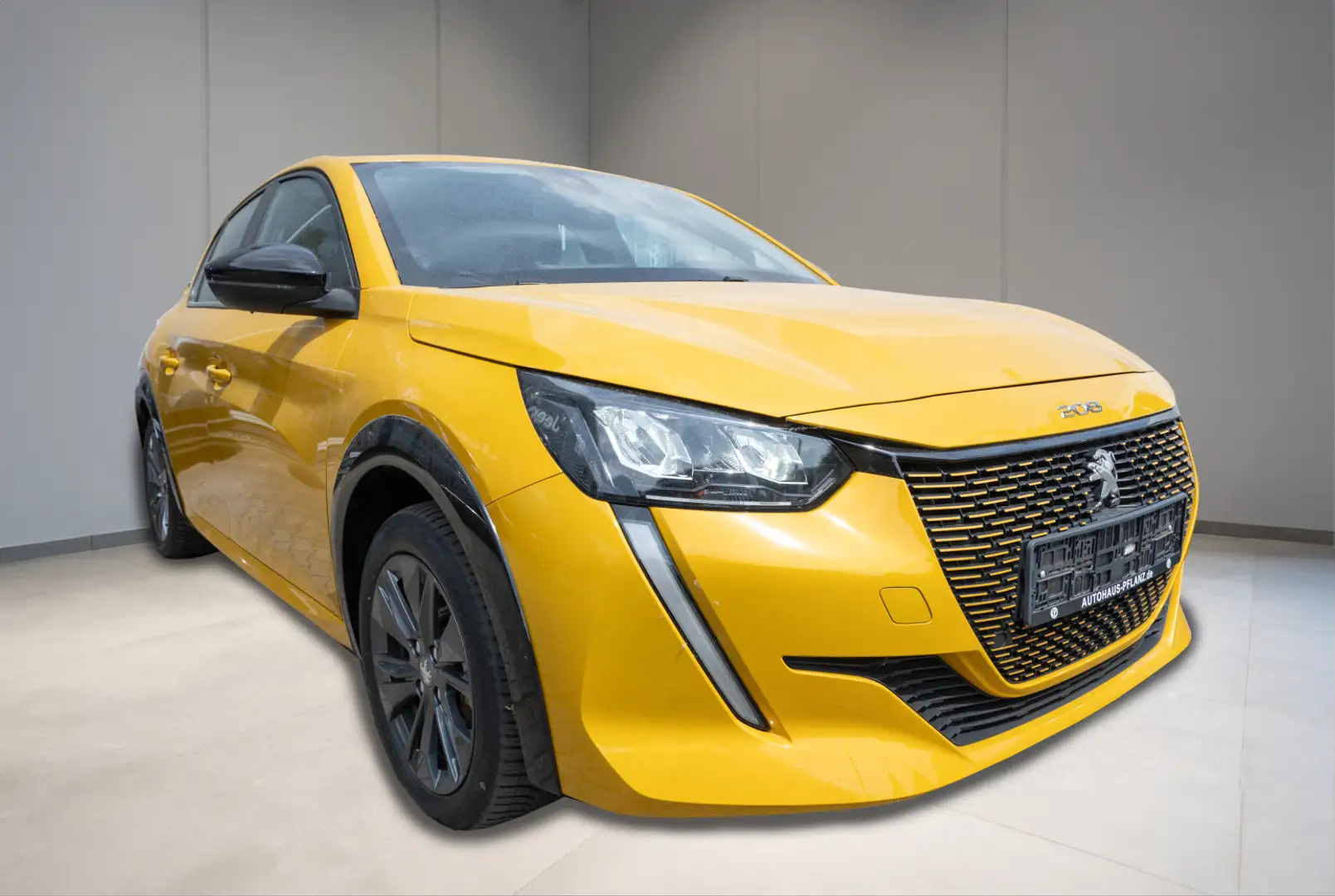 Peugeot 208 Active Pack 1.2 PureTech 100 *SHZ*LED*DAB*CARPLAY* Jaune - 2