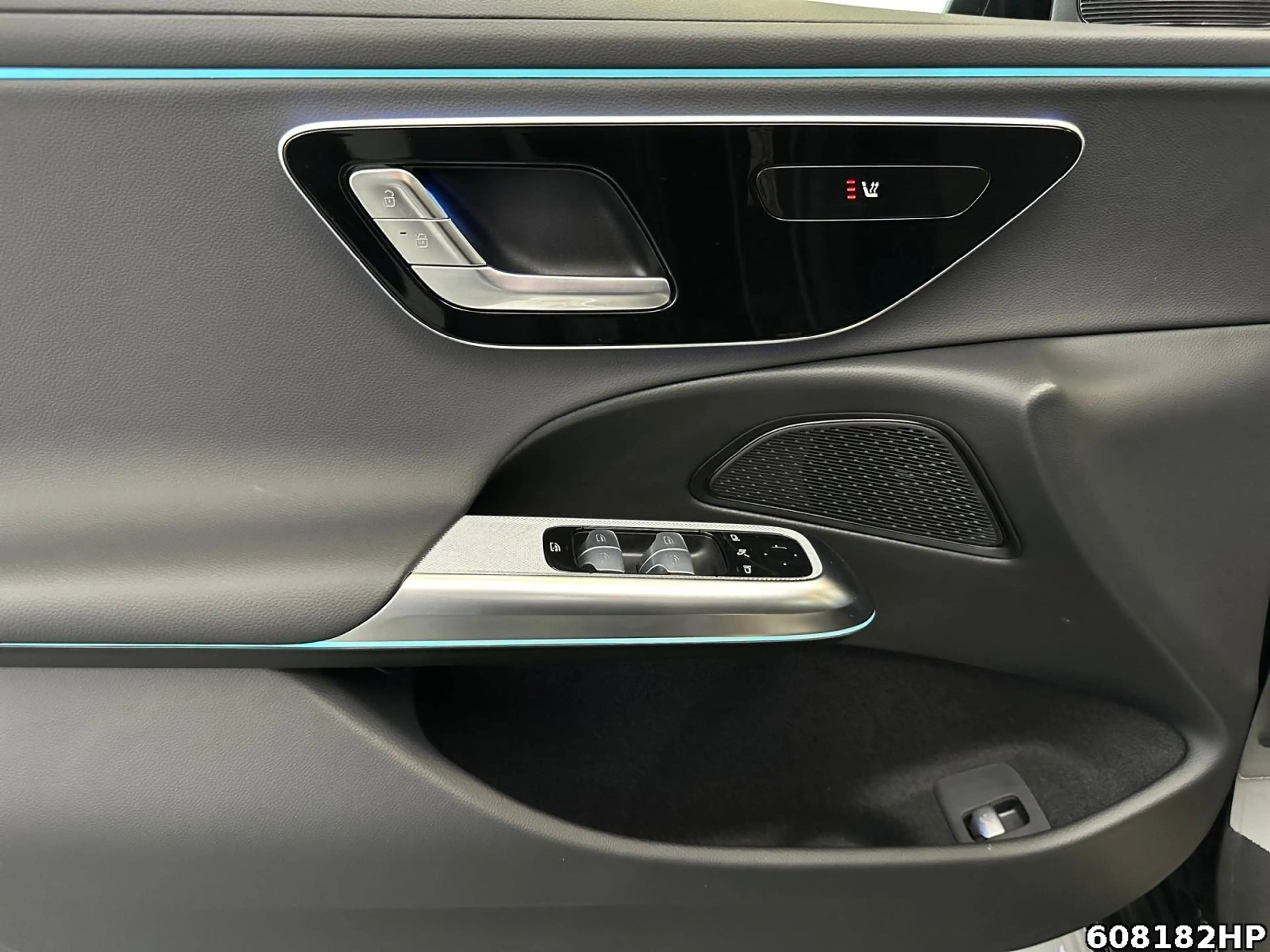Mercedes-Benz E 220 d Avantgarde AHK Distronic Ambiente + — photo 9