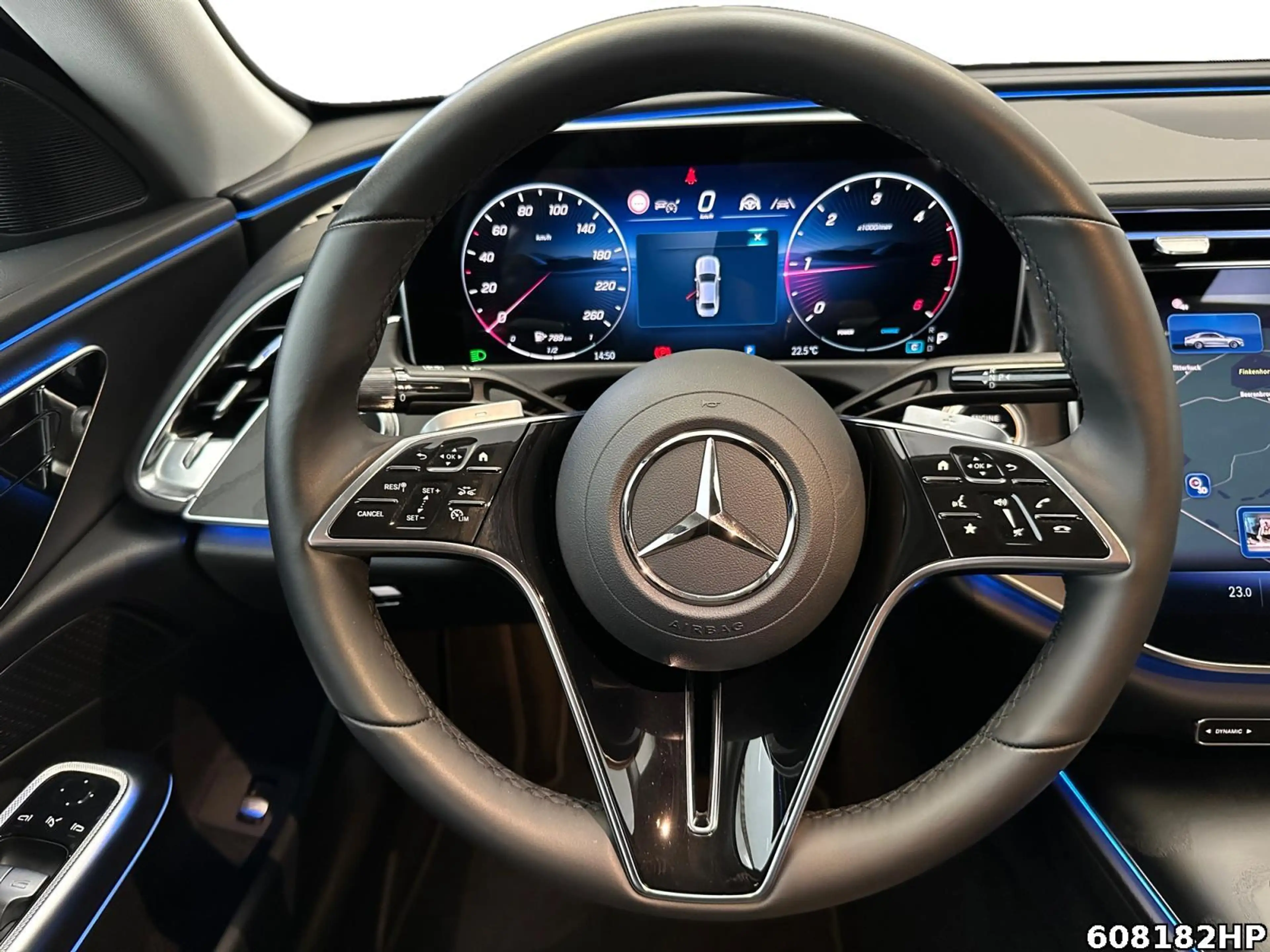 Mercedes-Benz E 220 d Avantgarde AHK Distronic Ambiente + — photo 13