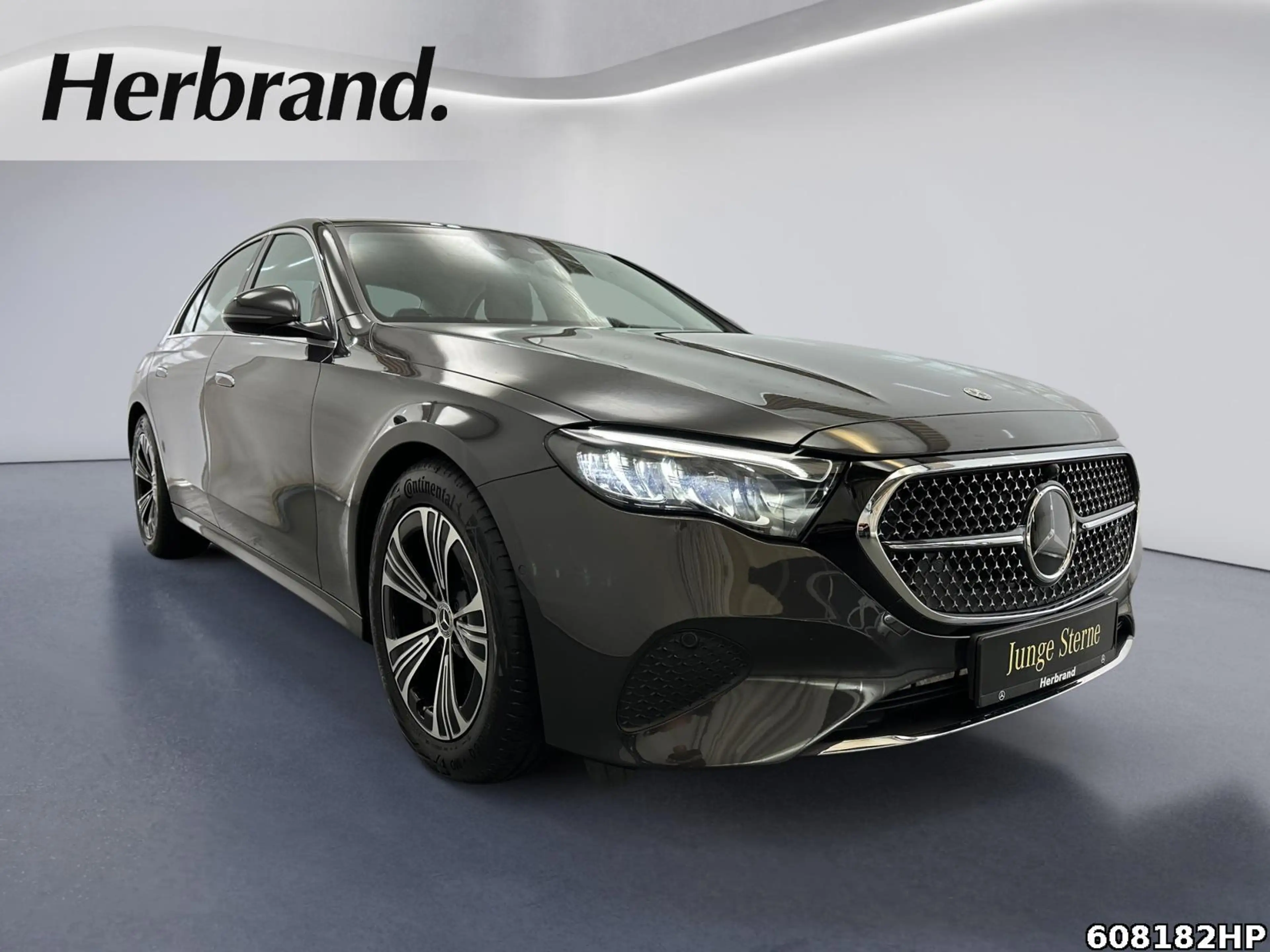 Mercedes-Benz E 220 d Avantgarde AHK Distronic Ambiente + — photo 2