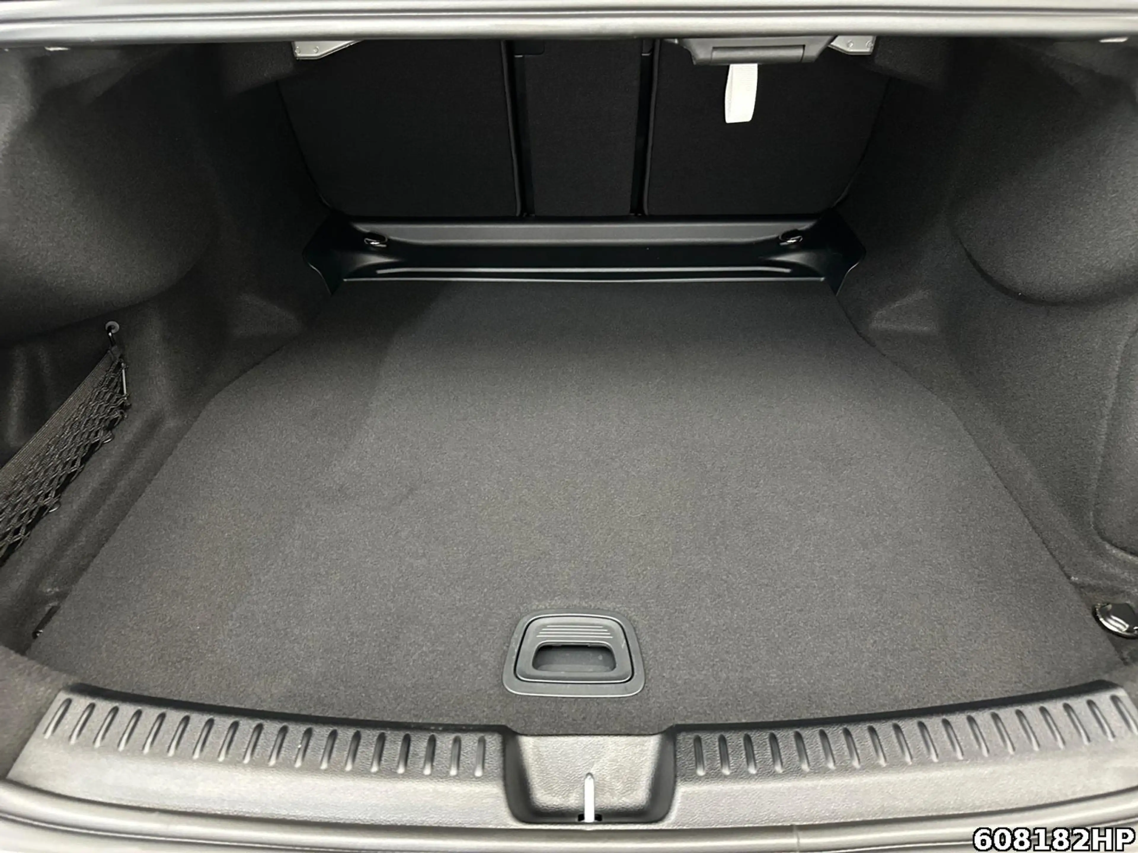 Mercedes-Benz E 220 d Avantgarde AHK Distronic Ambiente + — photo 6