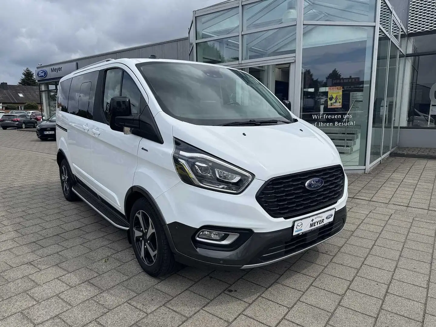 Ford Tourneo Custom TDCi 320 L1H1 VA Autm. Active Bílá - 1