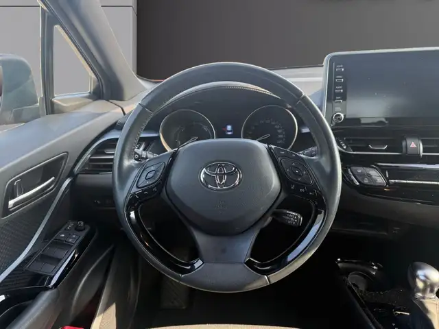 Toyota C-HR view 13