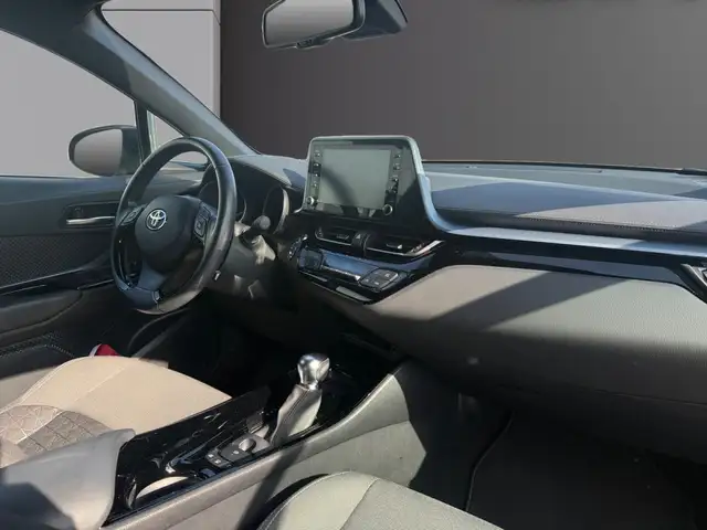 Toyota C-HR view 9