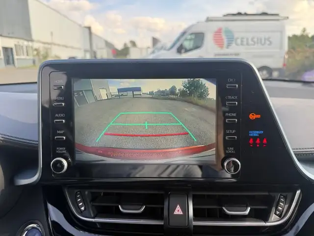 Toyota C-HR view 15