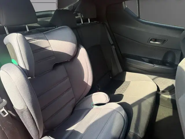 Toyota C-HR view 10
