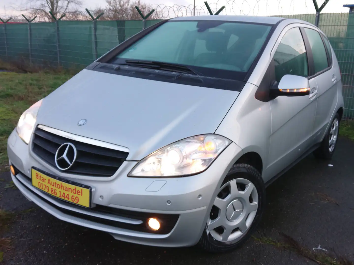 Mercedes-Benz A 160 A 160 Aut+1Hd+Navi+PDC+Temp+Blue+SHZ+Xenon Gris - 2