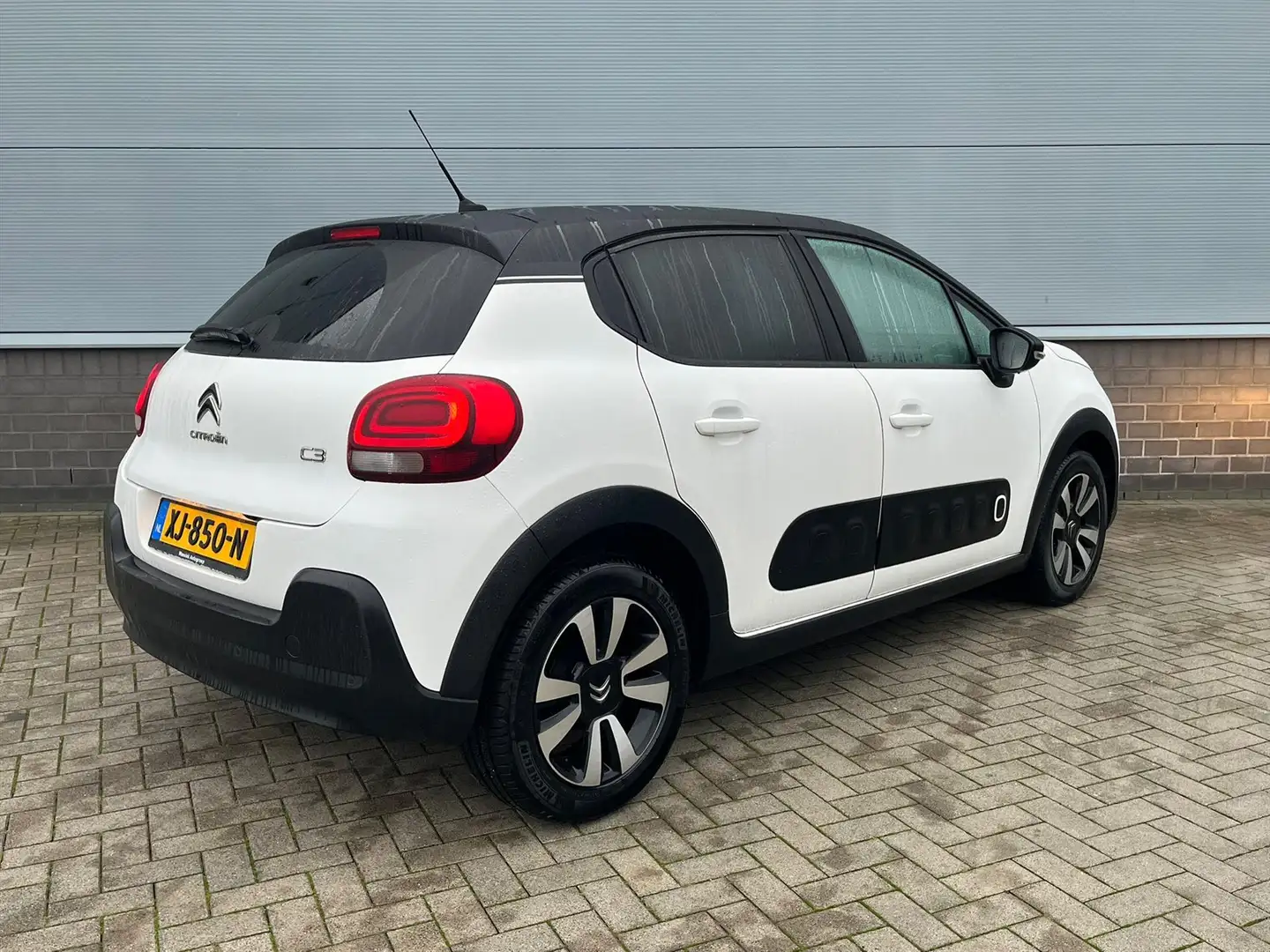 Citroen C3 1.2 82 pk Shine | Navigatie via app | Camera | Cli Weiß - 2