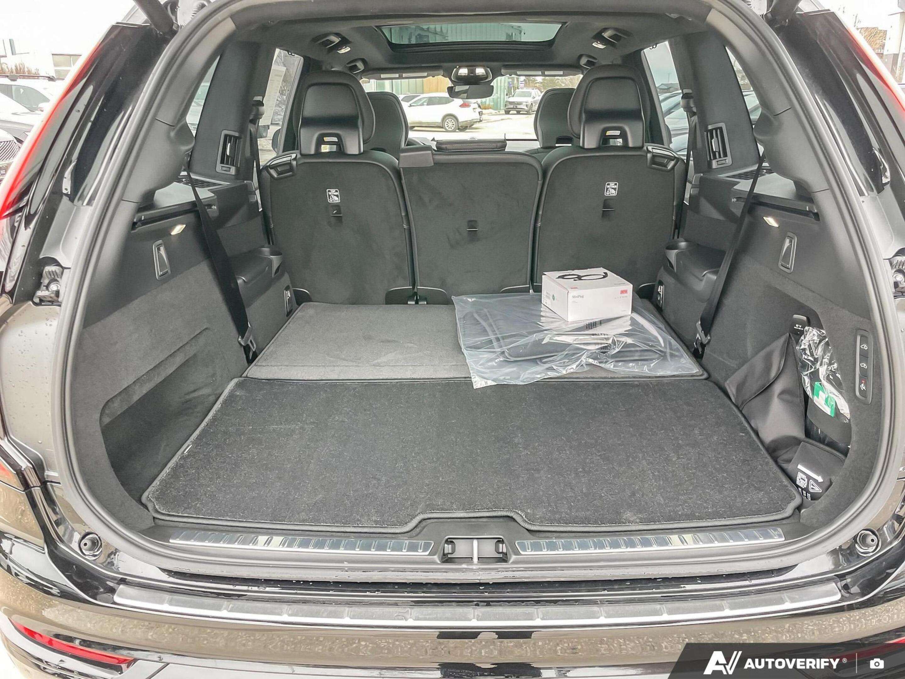 2026 Volvo XC90 Ultra Dark Theme FINANCE AS LOW AS 2.49%! thumb 9
