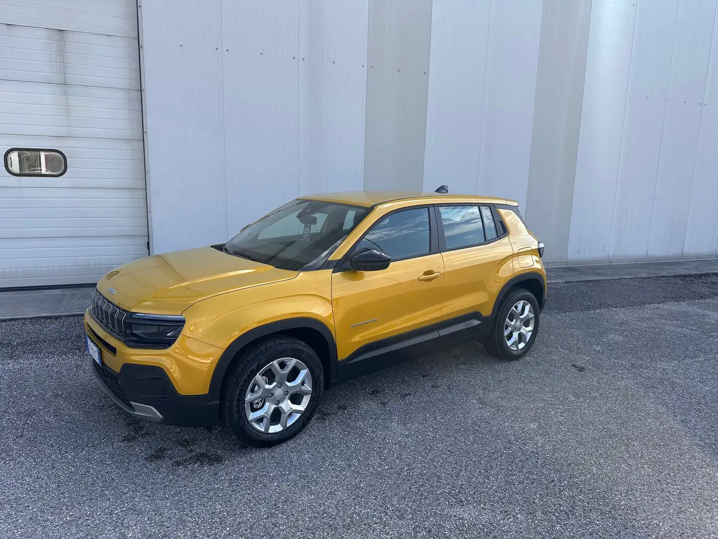 Jeep Avenger 1.2 turbo Altitude "Km Zero" Žlutá - 2