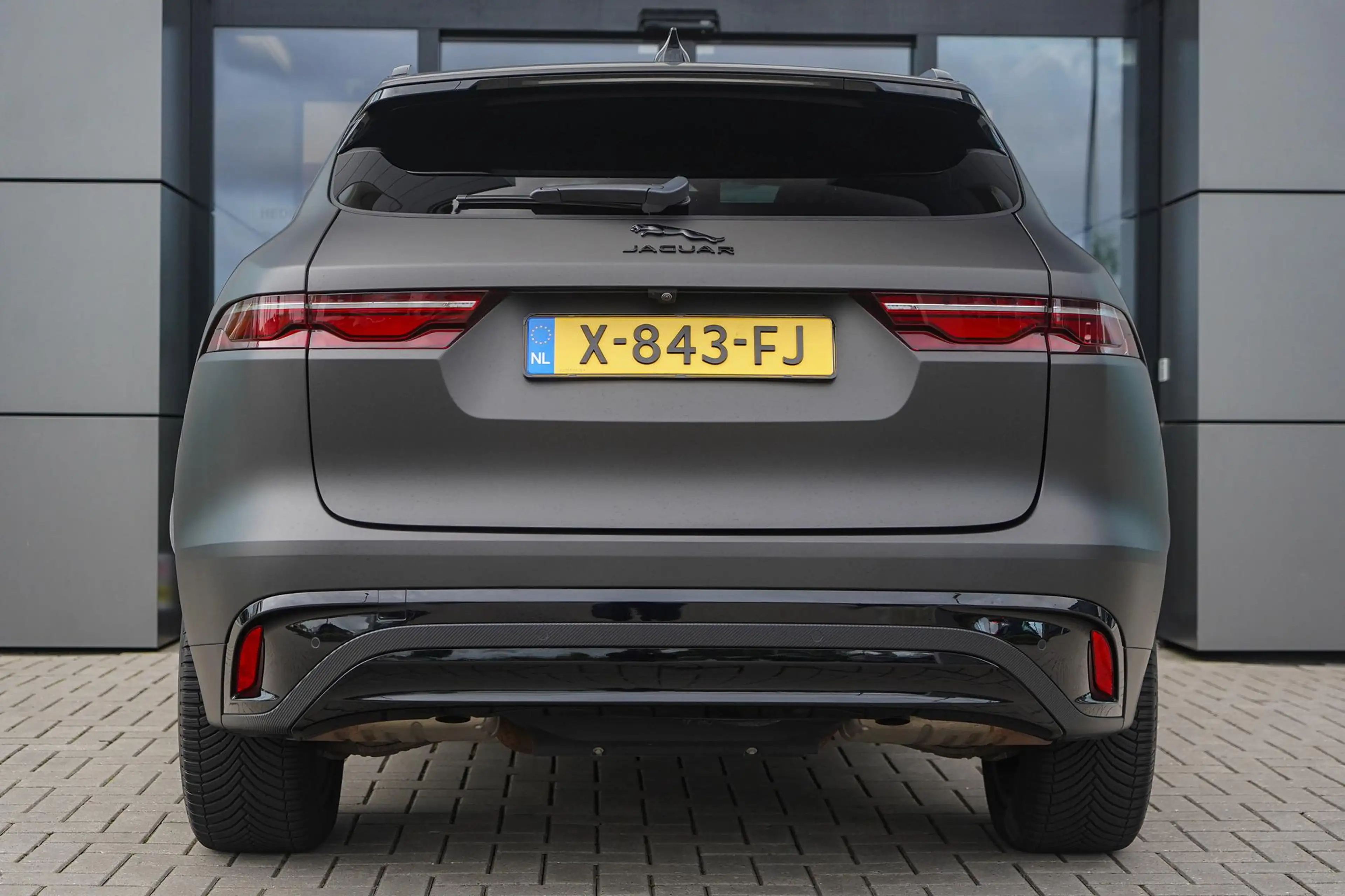 Jaguar F-Pace P400e R-Dynamic S l Matte Zwart l Elektr. Trekhaak — photo 5